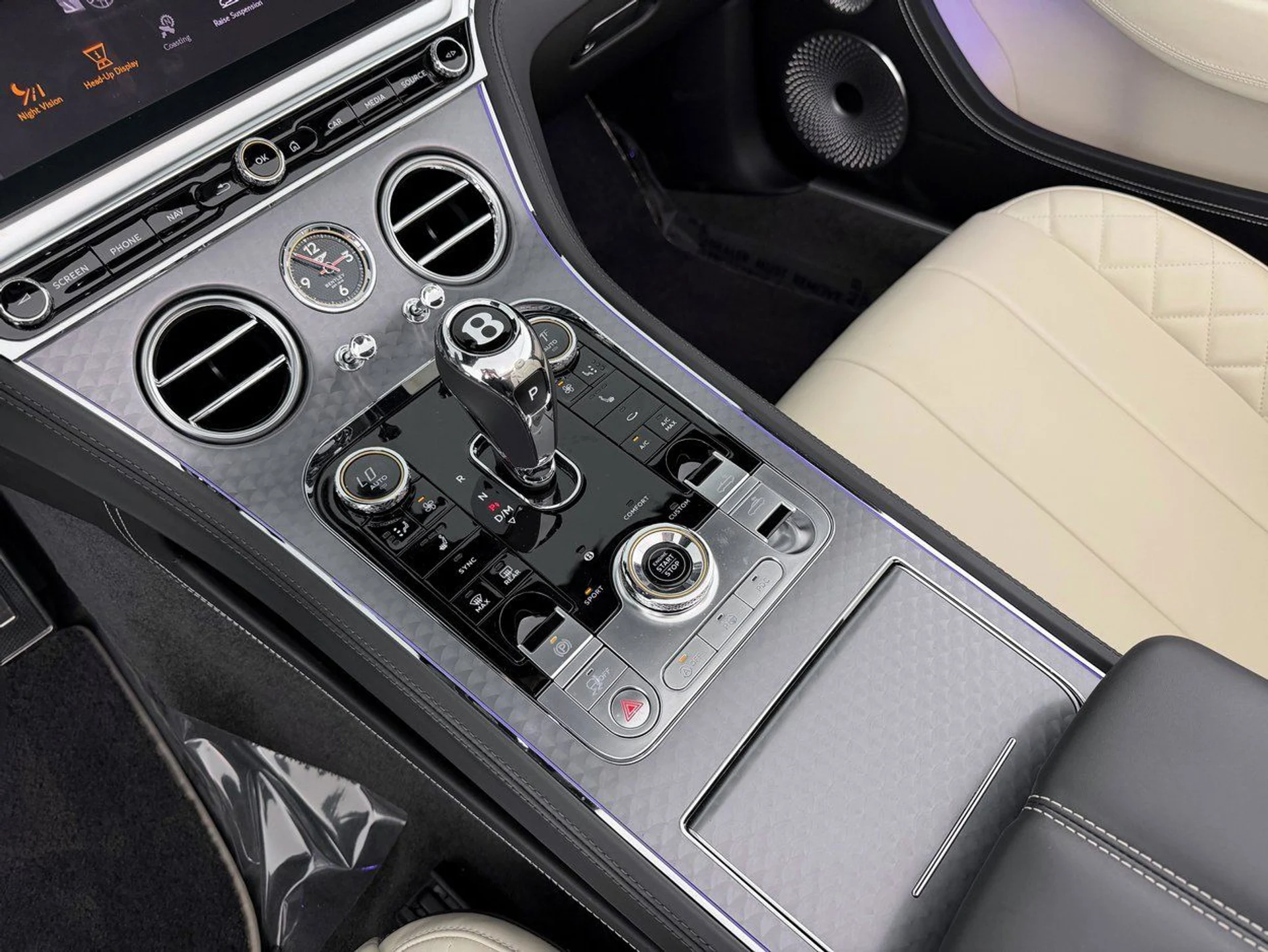 mph024_2469933816_0a3177ecdf4424864bd956c0d8b931cdx_39bcacb9a8