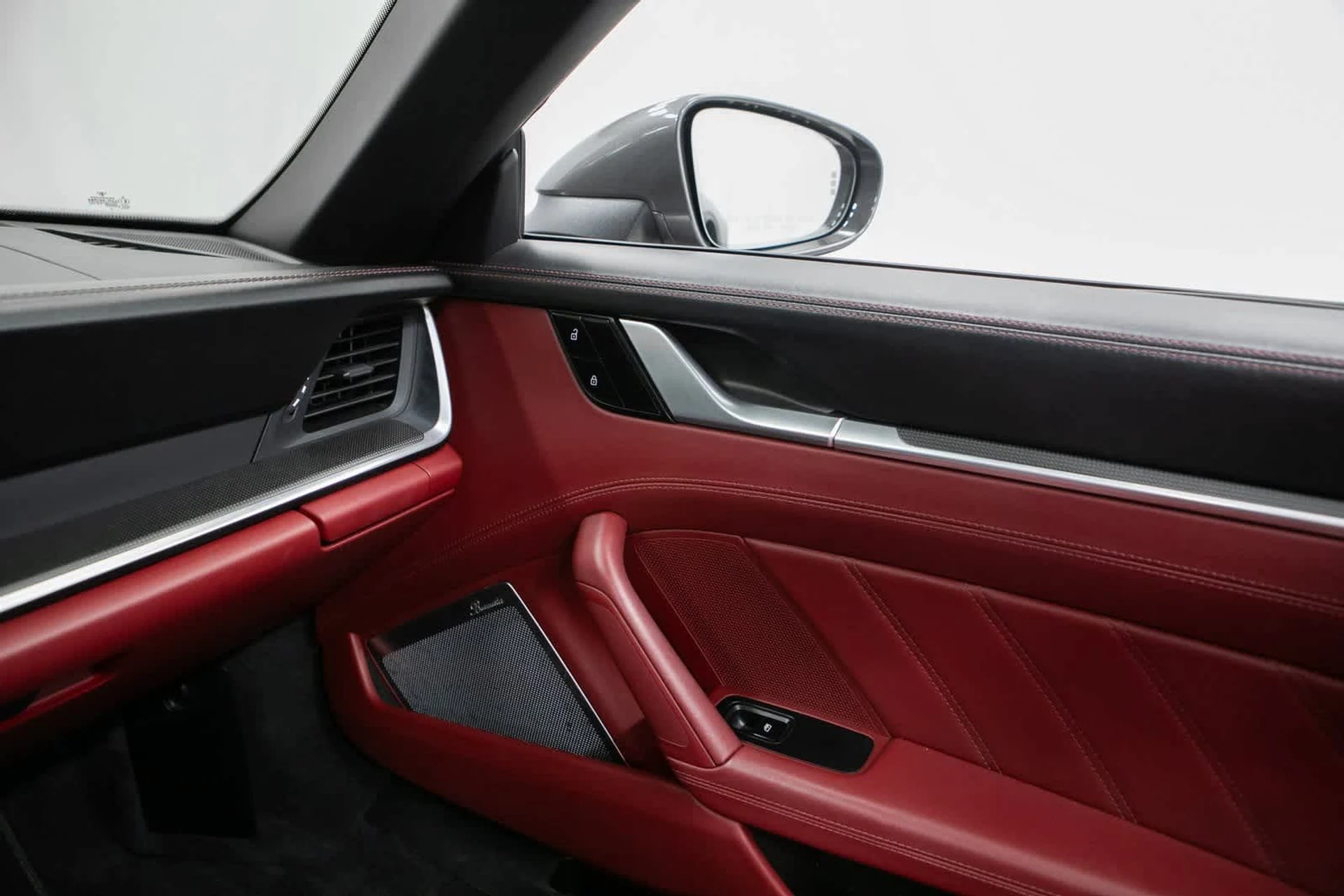 mph024_2470542125_0e0af3c65a9c87ff993c8a9cb94e815bx_f95d3abc1f