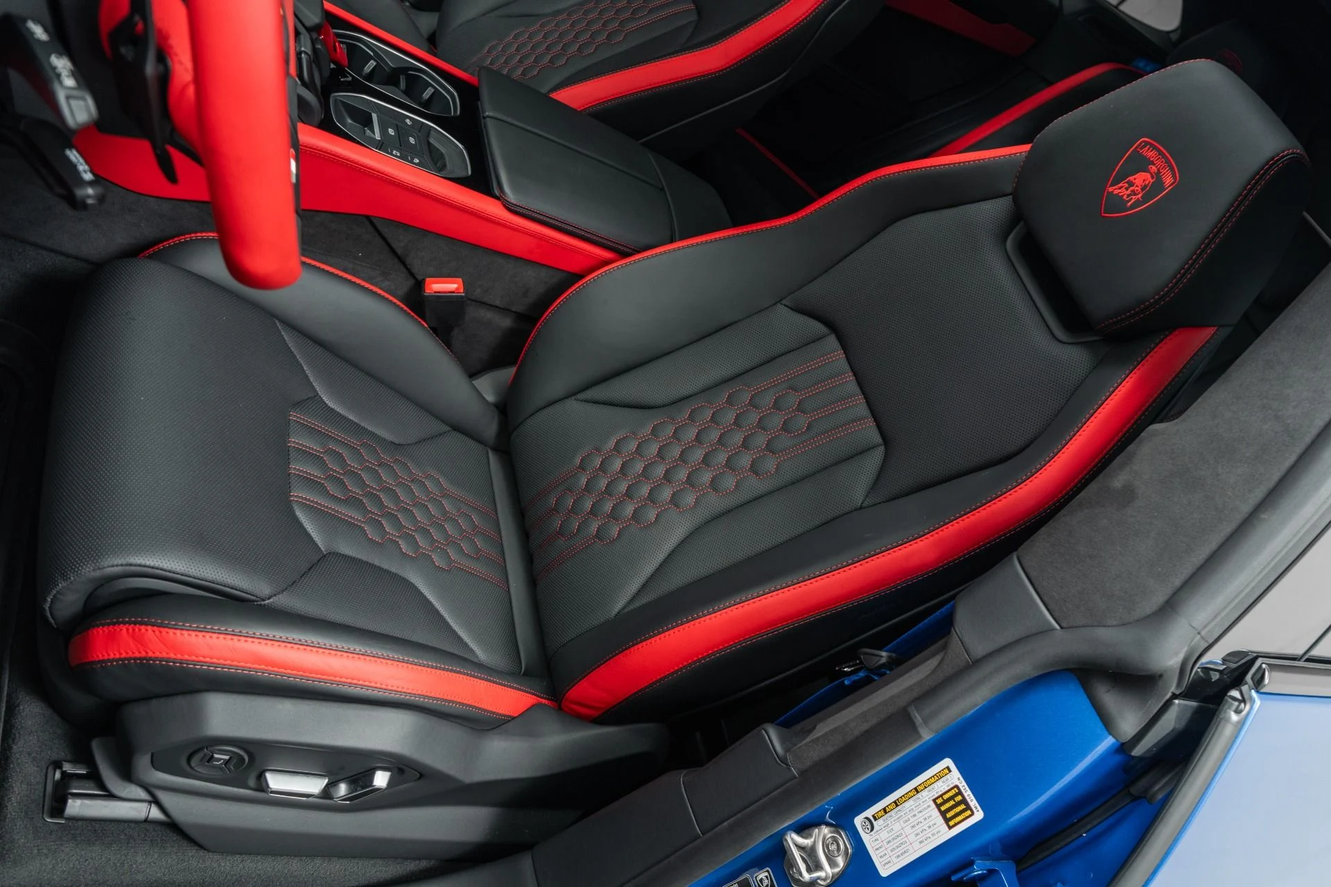 mph024_247335385_Used_2025_Lamborghini_Urus_SE_Bang_and_Olufsen_Audio_Two_Tone_Interior_789_Horsepower_1773150487_0aa142d08d