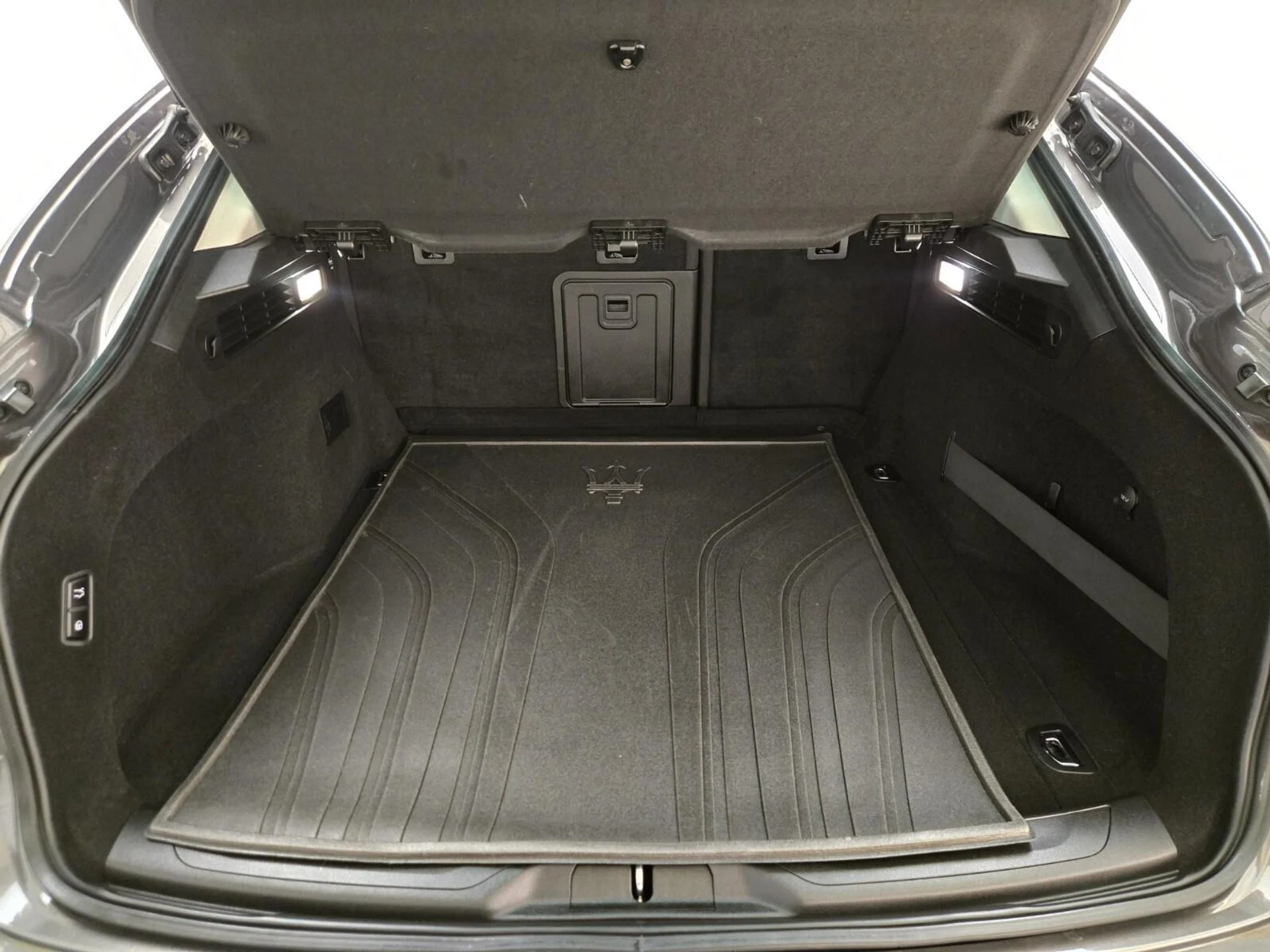 mph024_2474647121_Used_2022_Maserati_Levante_GT_1777355408_3a136de073