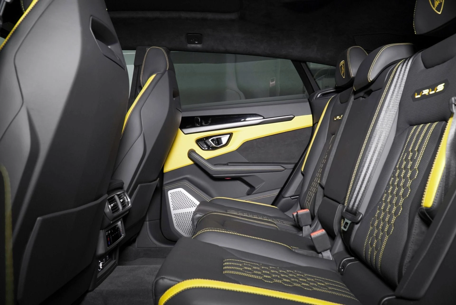 mph024_2477144615_Used_2024_Lamborghini_Urus_S_1785981549_fab4993b09