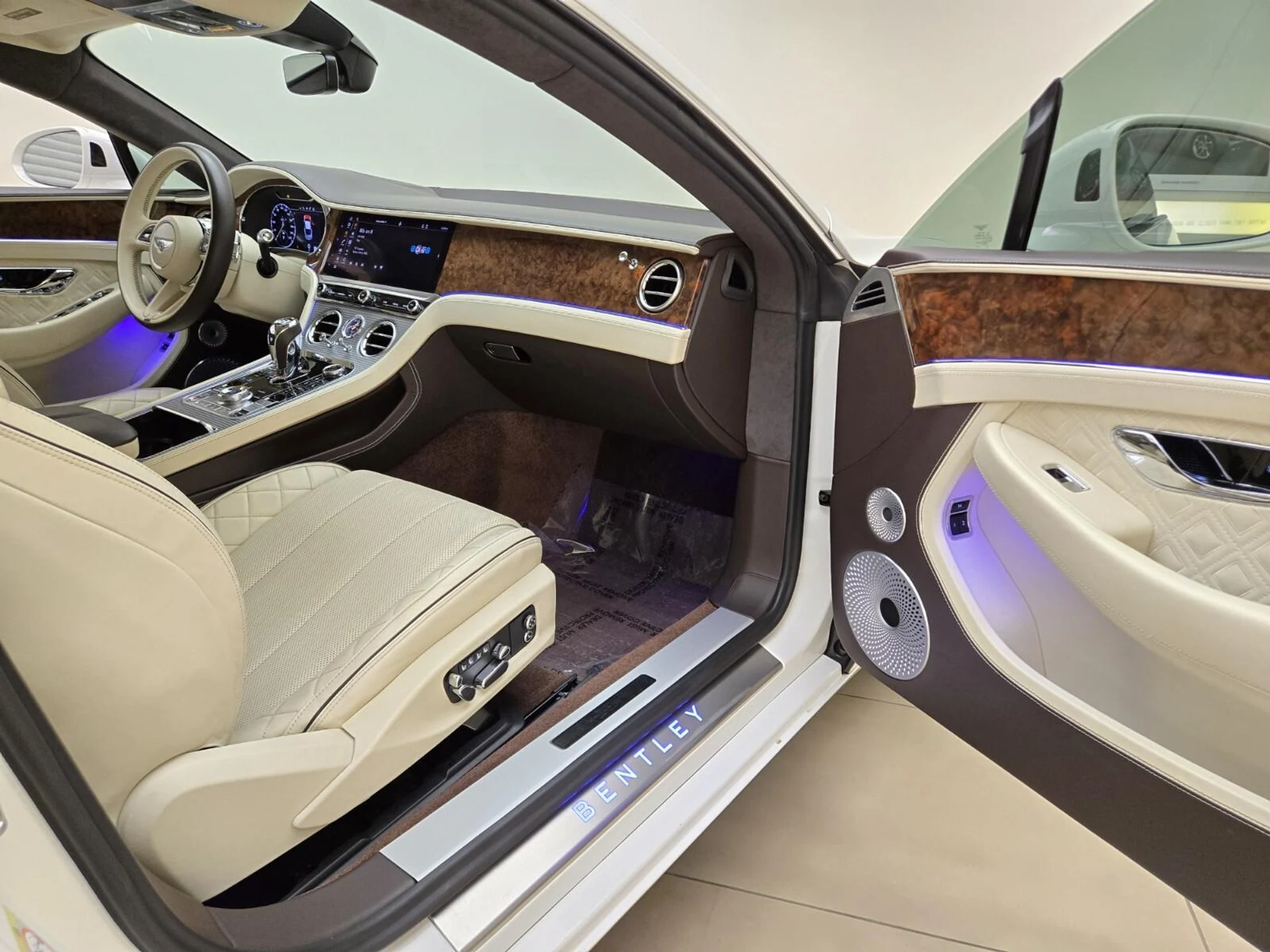 mph024_2484195722_Used_2022_Bentley_Continental_GT_V8_1763539412_794d8ef3a6