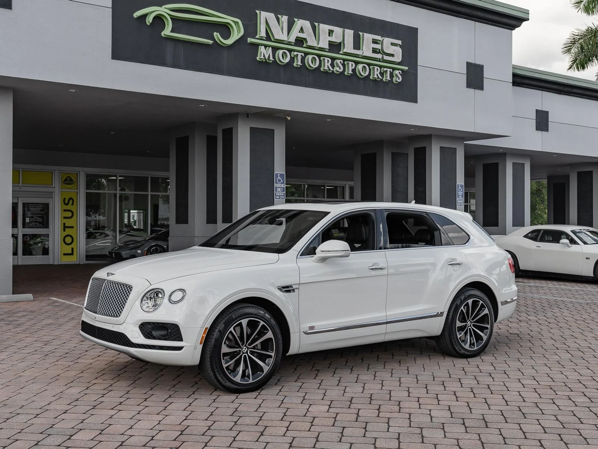 mph024_2487183527_Used_2018_Bentley_Bentayga_W12_Signature_1761171405_85a485691a