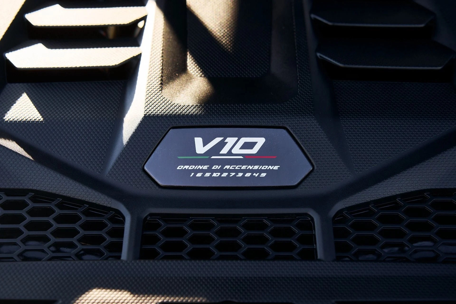 mph024_2487380899_Used_2024_Lamborghini_Huracan_Sterrato_Base_1761068413_27d0b42736