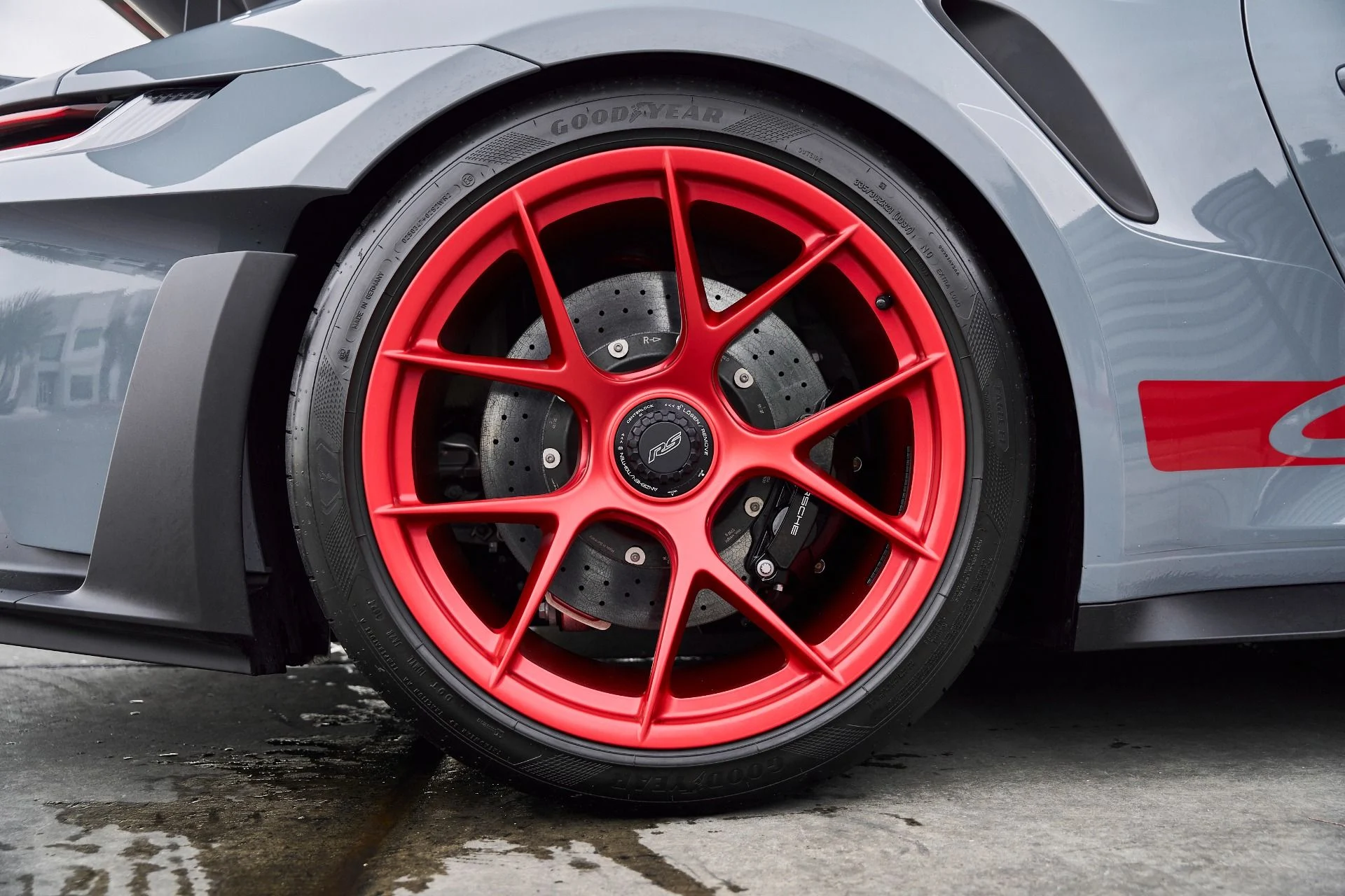 mph024_2494892718_Used_2024_Porsche_911_GT_3_RS_1767150489_6adbfe18ce