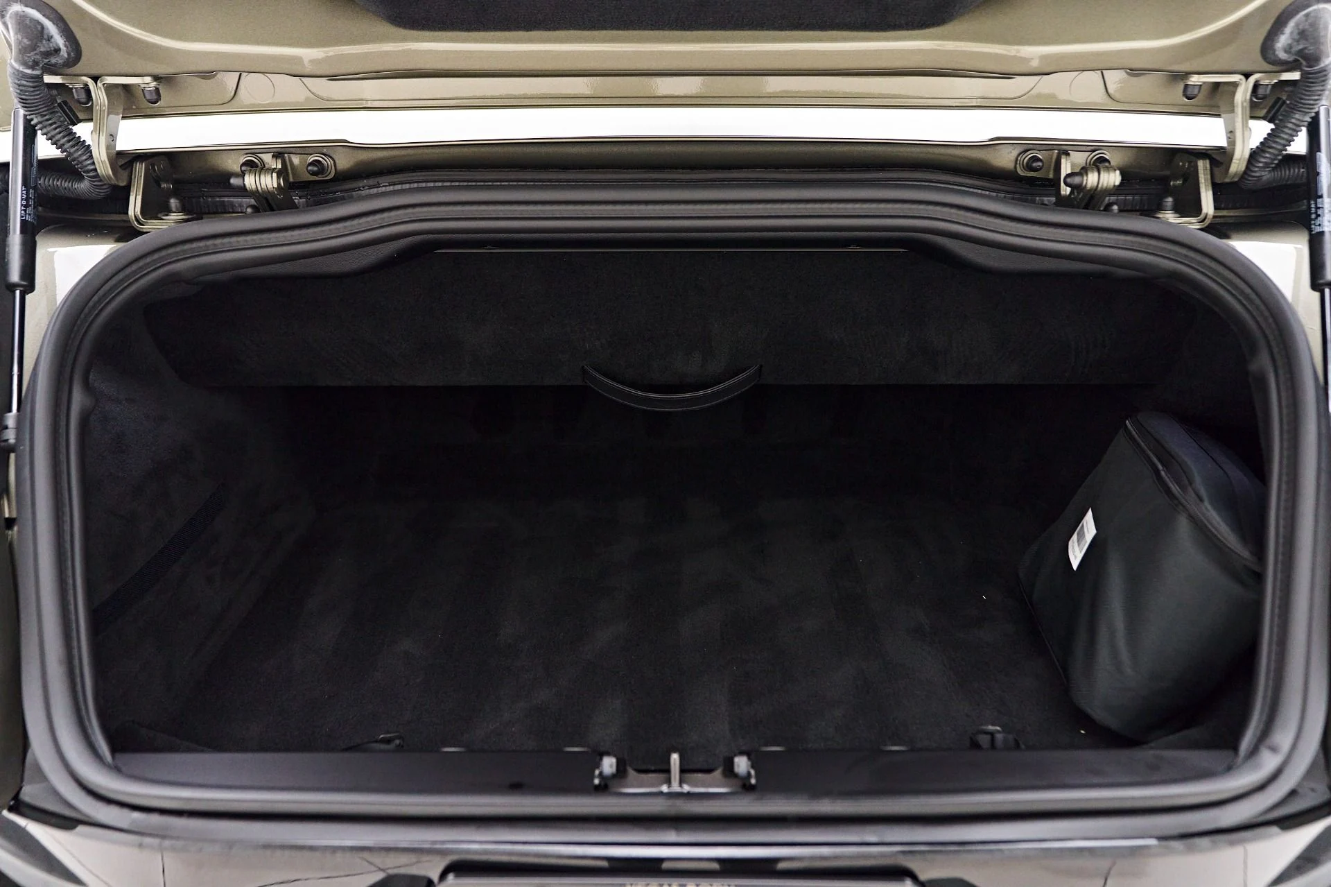 mph024_2497768036_Used_2024_Aston_Martin_DB_12_Volante_1731606794_a16454aafd