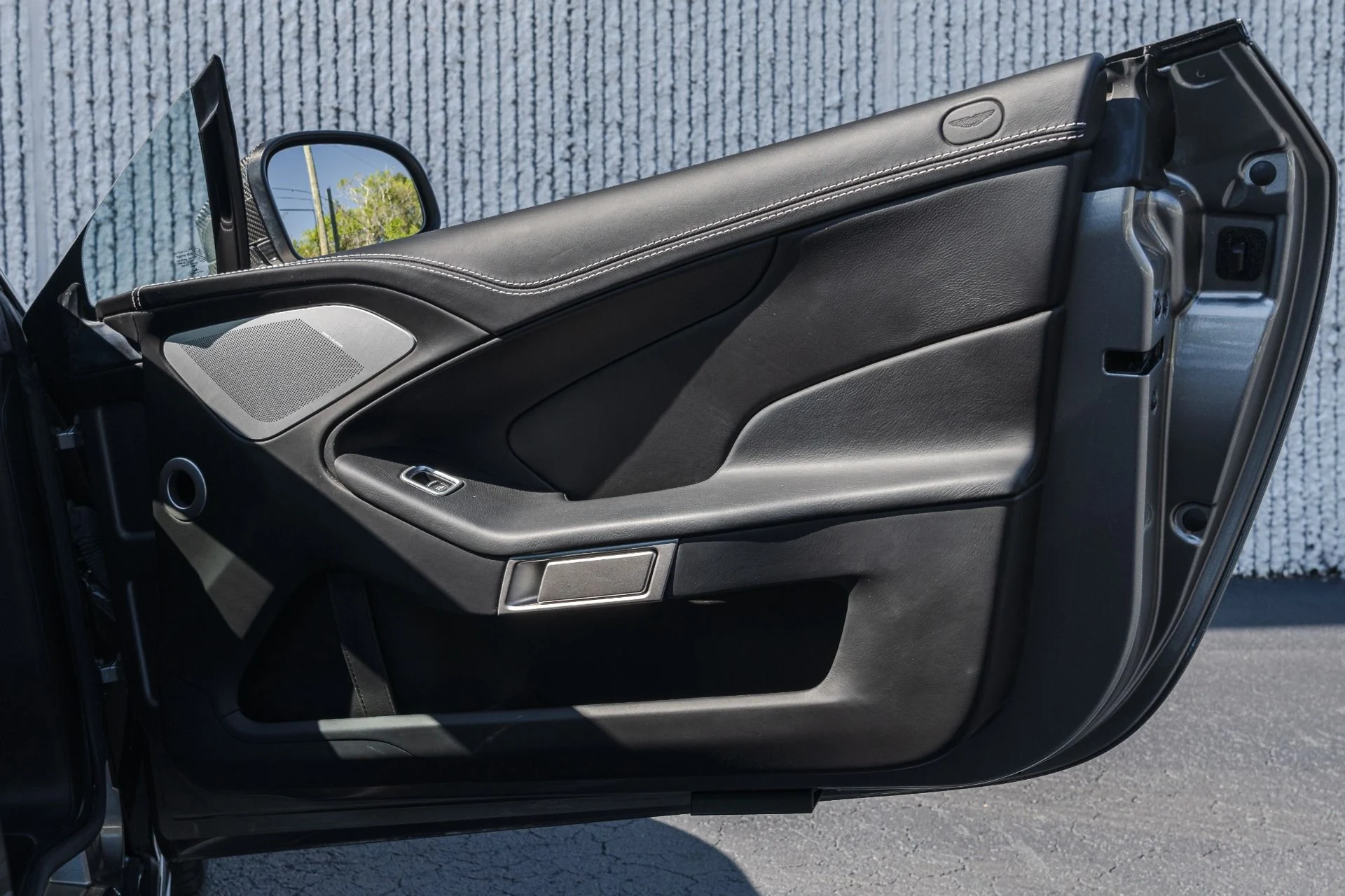 mph024_2500725203_Used_2014_Aston_Martin_Vanquish_w_Quilted_Stitching_Carbon_Interior_Carbon_Exterior_1757455355_d78f7be7e9