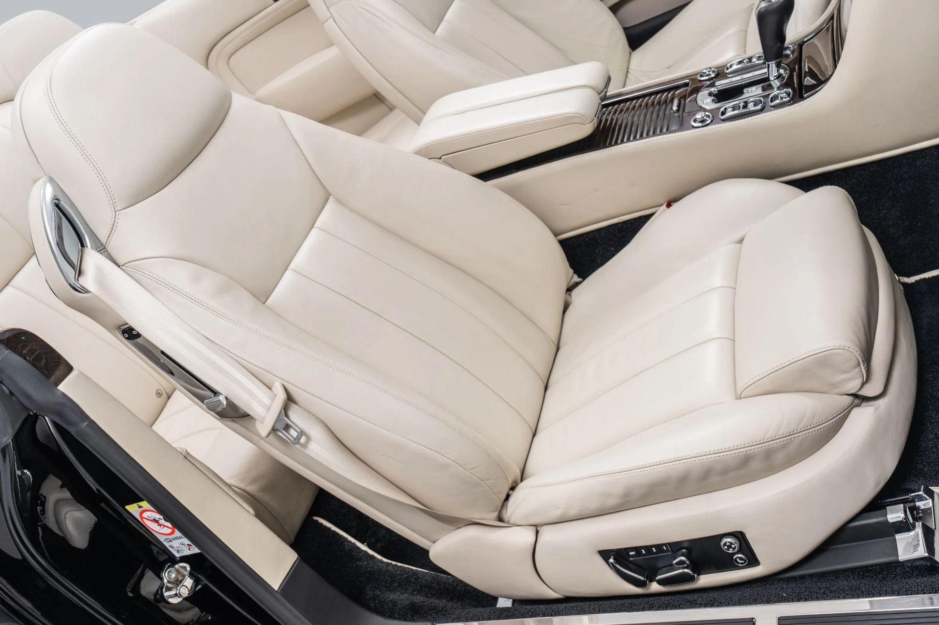 mph024_2500939634_Used_2009_Bentley_Azure_1776719869_258f6e5628