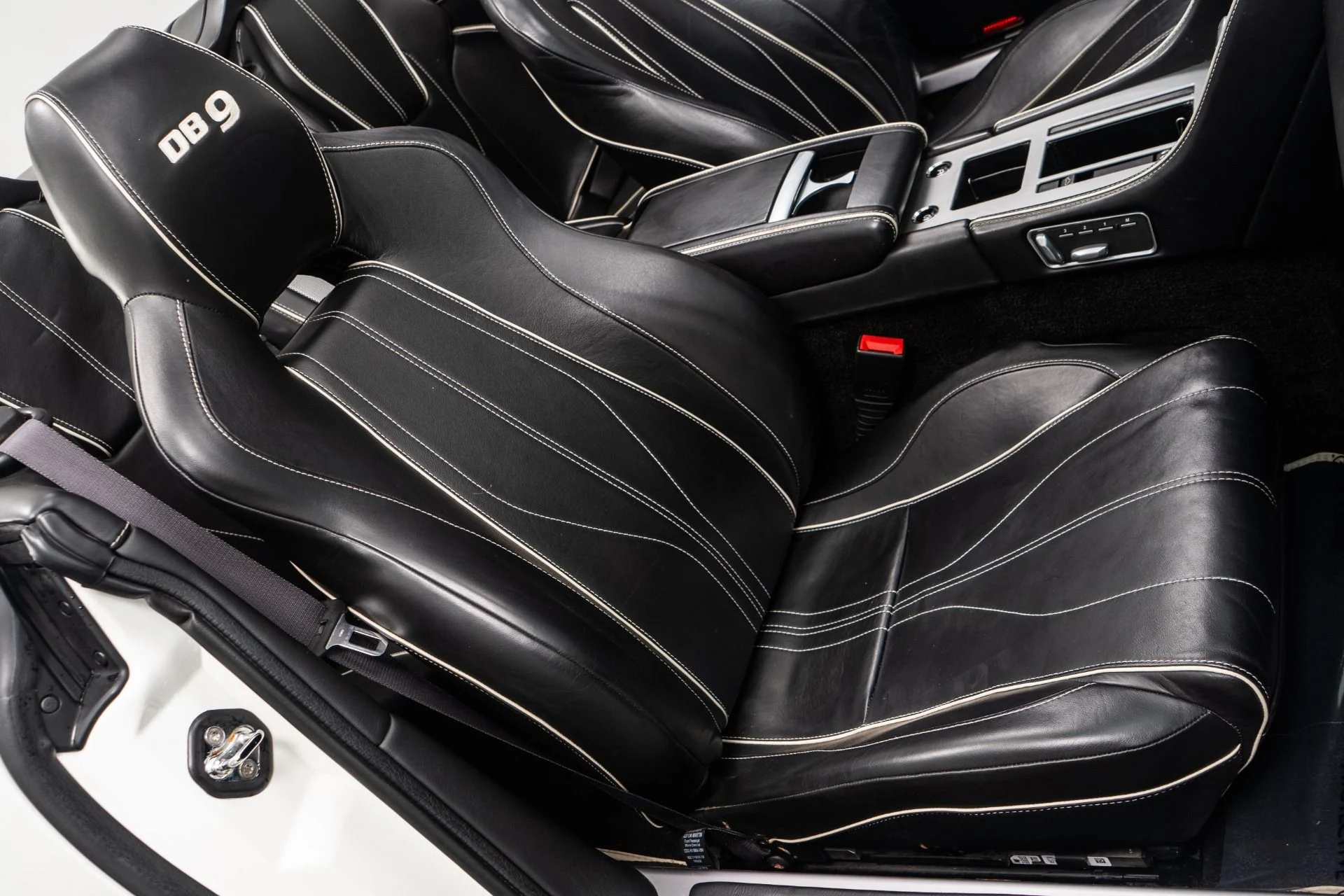 mph024_2511391285_Used_2014_Aston_Martin_DB_9_Volante_V12_20_Inch_Wheels_Carbon_Fiber_Trim_1756221007_b0cda15b6e