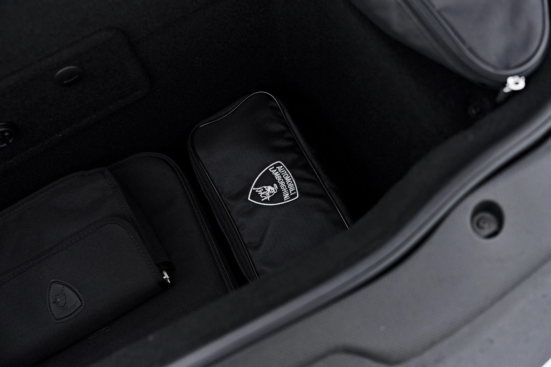 mph024_2511673866_Used_2024_Lamborghini_Huracan_EVO_Base_1791337096_eaedf97825