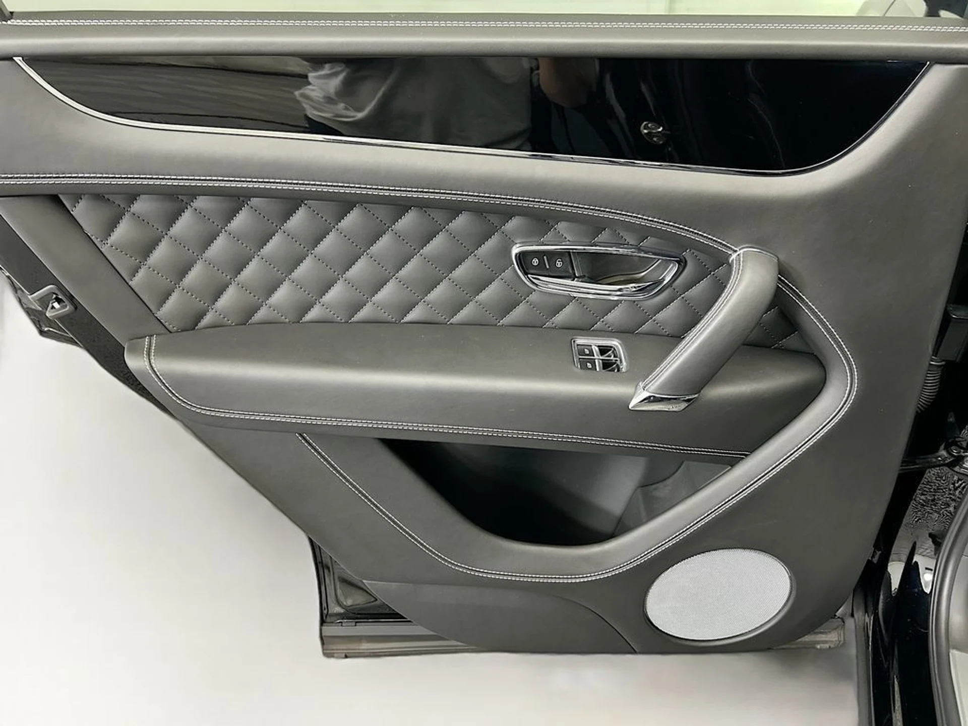 mph024_2513484898_used_2017_bentley_bentayga_w12firsteditionawd_8119_22988932_25_1024_abfa035ec3