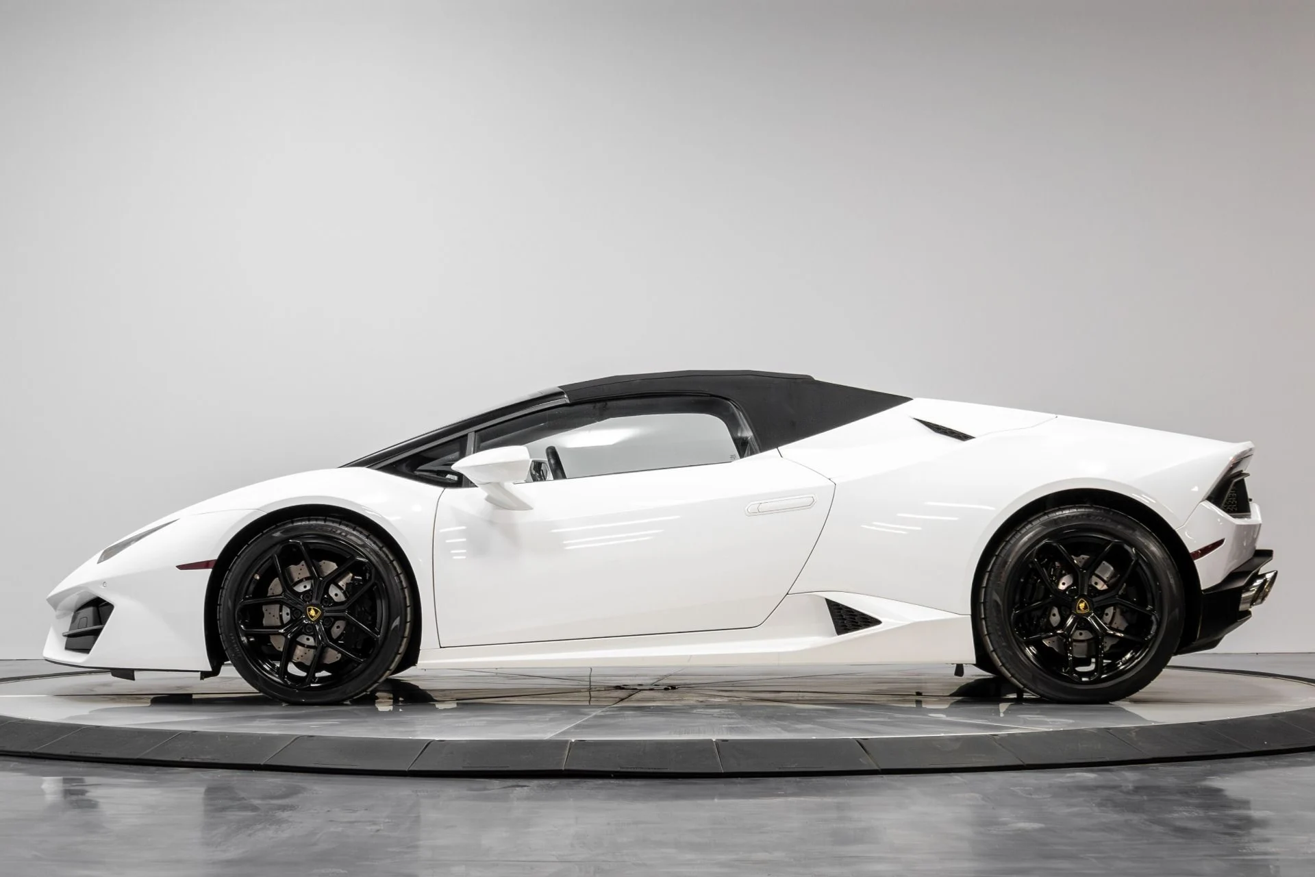 mph024_2517146239_Used_2019_Lamborghini_Huracan_LP_580_2_S_1778195053_5b92bfa6a6