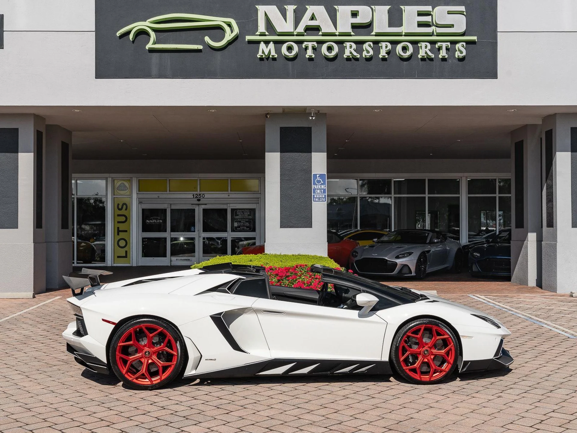 mph024_2520195862_Used_2016_Lamborghini_Aventador_LP_700_4_1777082802_8d87d578c7