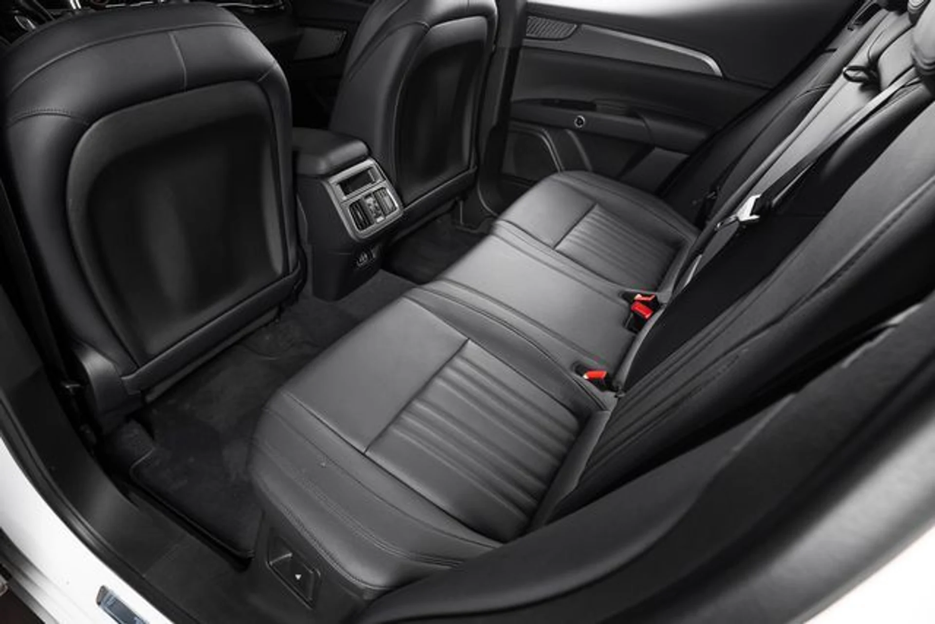 mph024_2525805317_5965cf4052b59436929e4afe4030af30x_1e0f1d6182