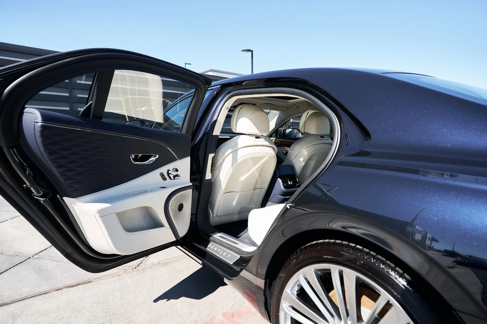 mph024_2526539681_Used_2024_Bentley_Flying_Spur_Mulliner_W12_1760650629_776767085b