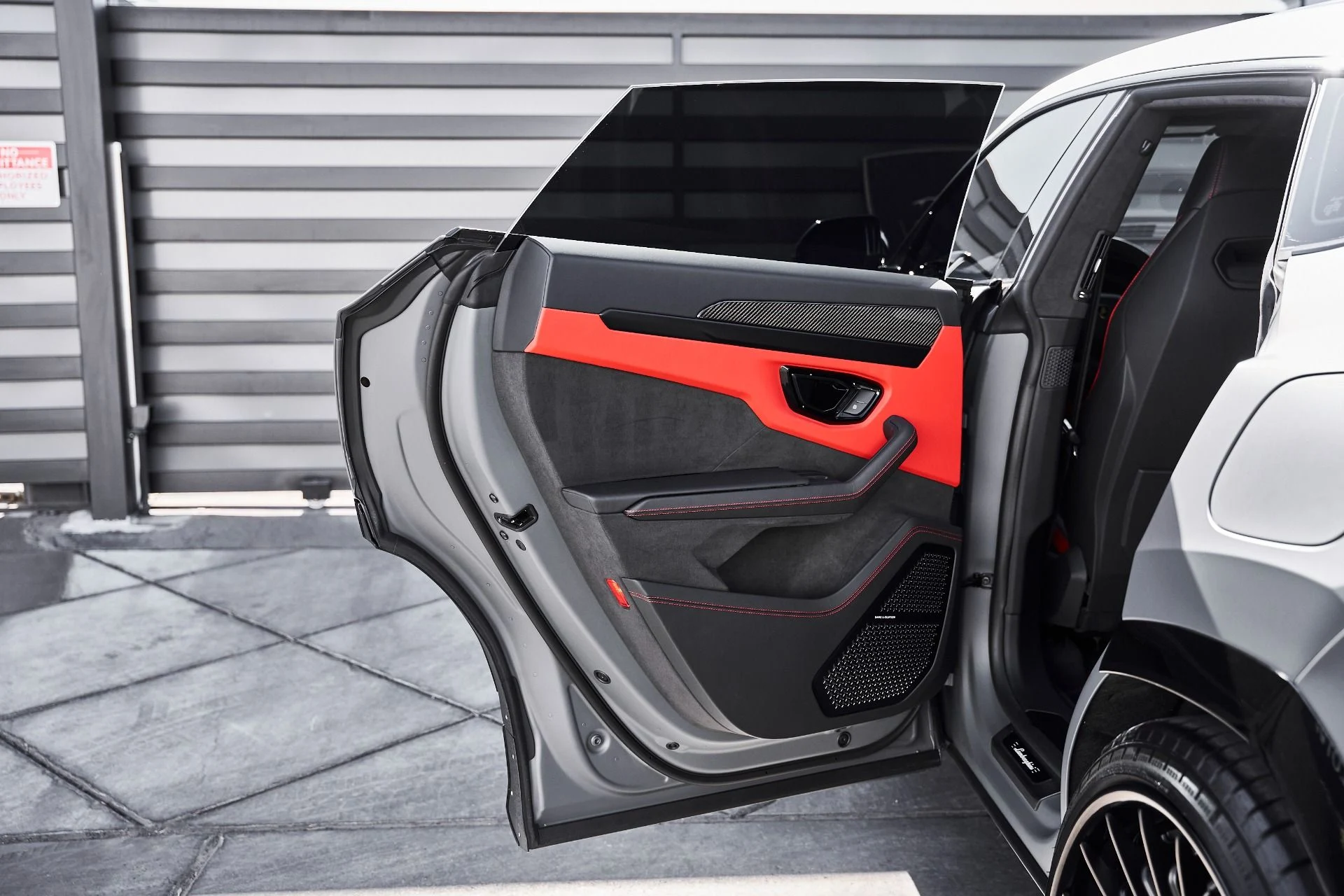 mph024_2526813064_Used_2025_Lamborghini_Urus_SE_1778289205_739678bffb