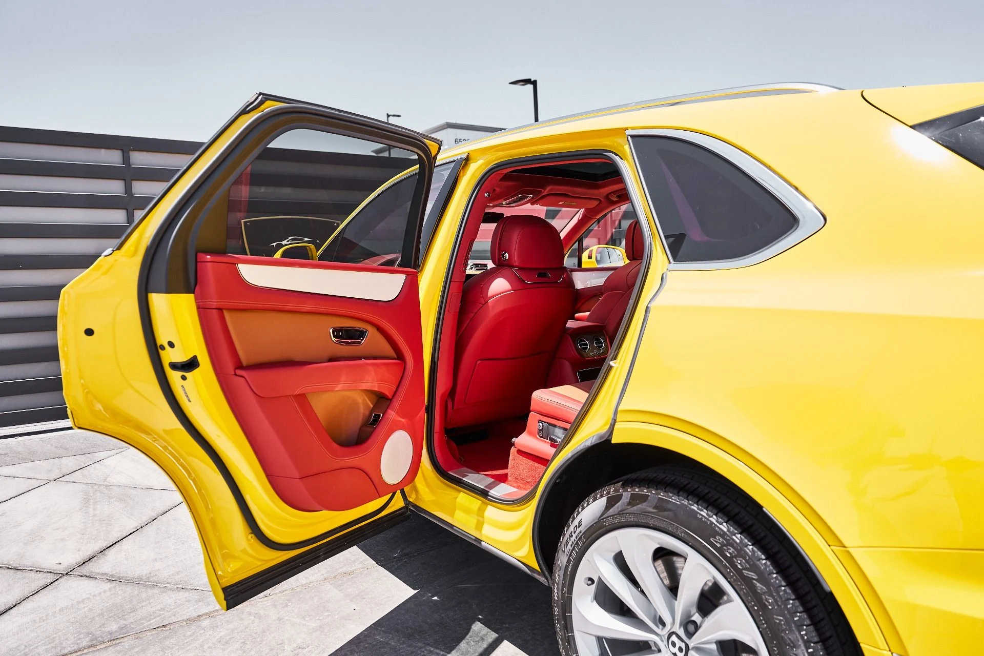 mph024_2537527894_Used_2023_Bentley_Bentayga_V8_1780709010_37835ec08b