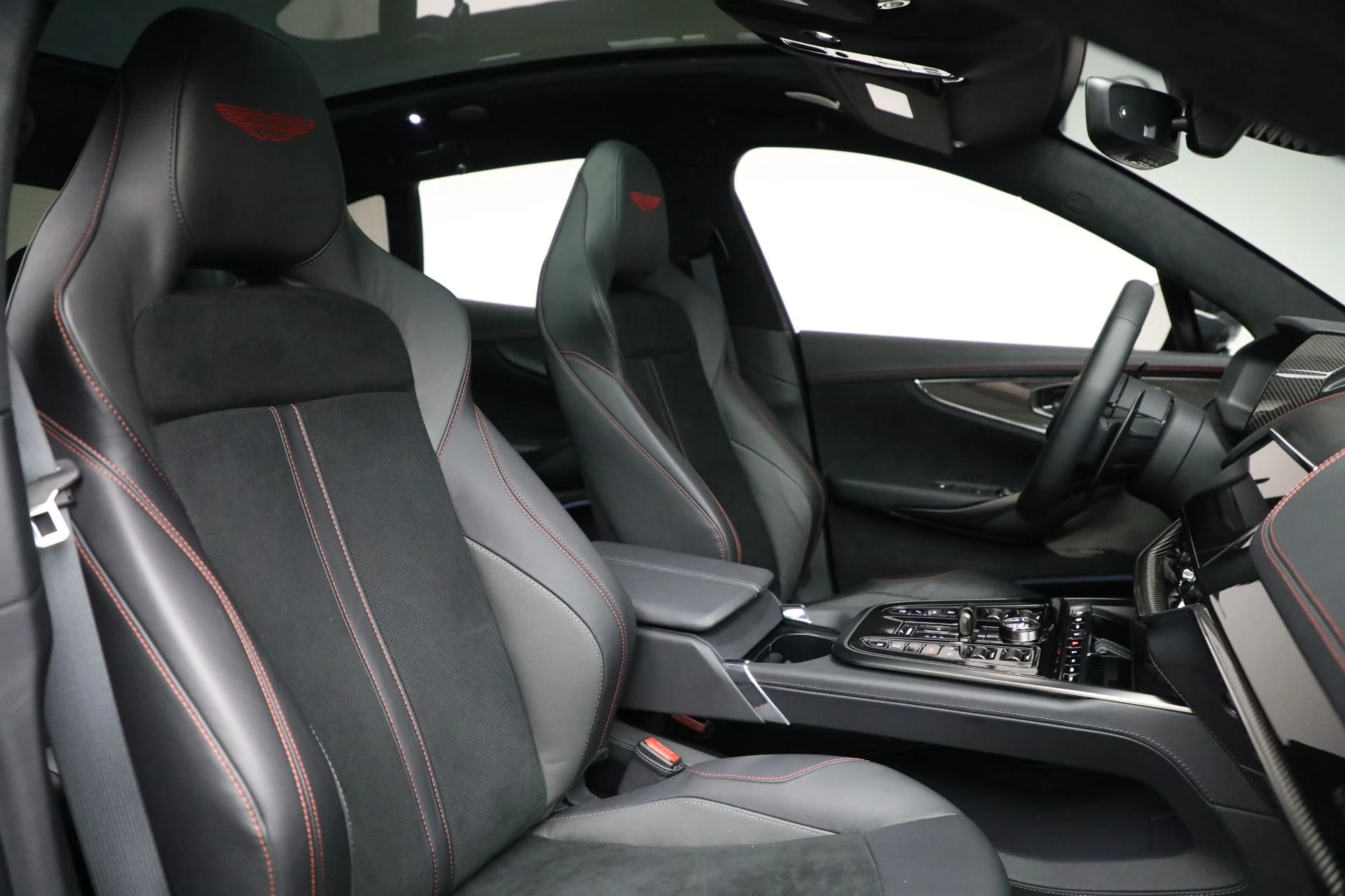 mph024_25407015_New_2025_Aston_Martin_DBX_707_074e44b773