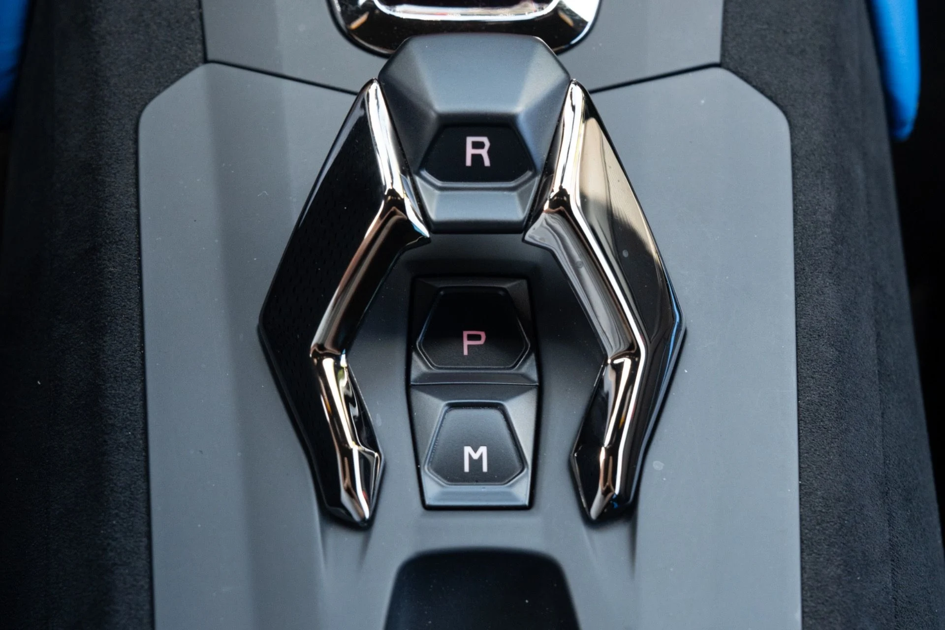 mph024_2541492396_Used_2021_Lamborghini_Huracan_STO_1787070203_ad47129584