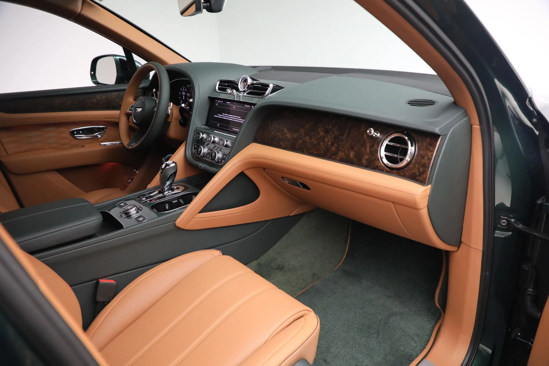 mph024_254552054_New_2025_Bentley_Bentayga_Atelier_V8_bbfb23c6de