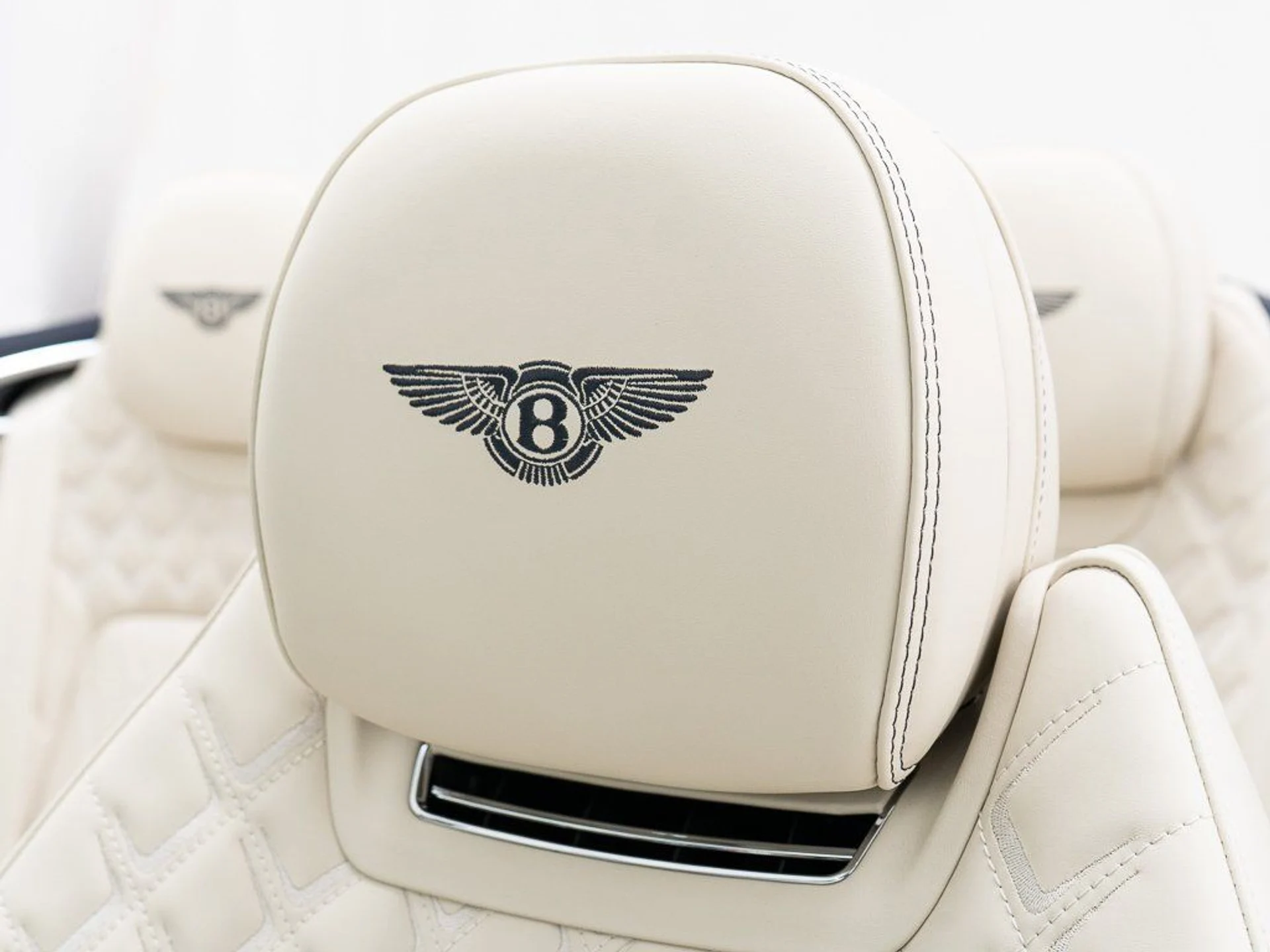 mph024_2554306060_e5b95fbbedd11bdd0181c89646c4df7d_6312036f1a