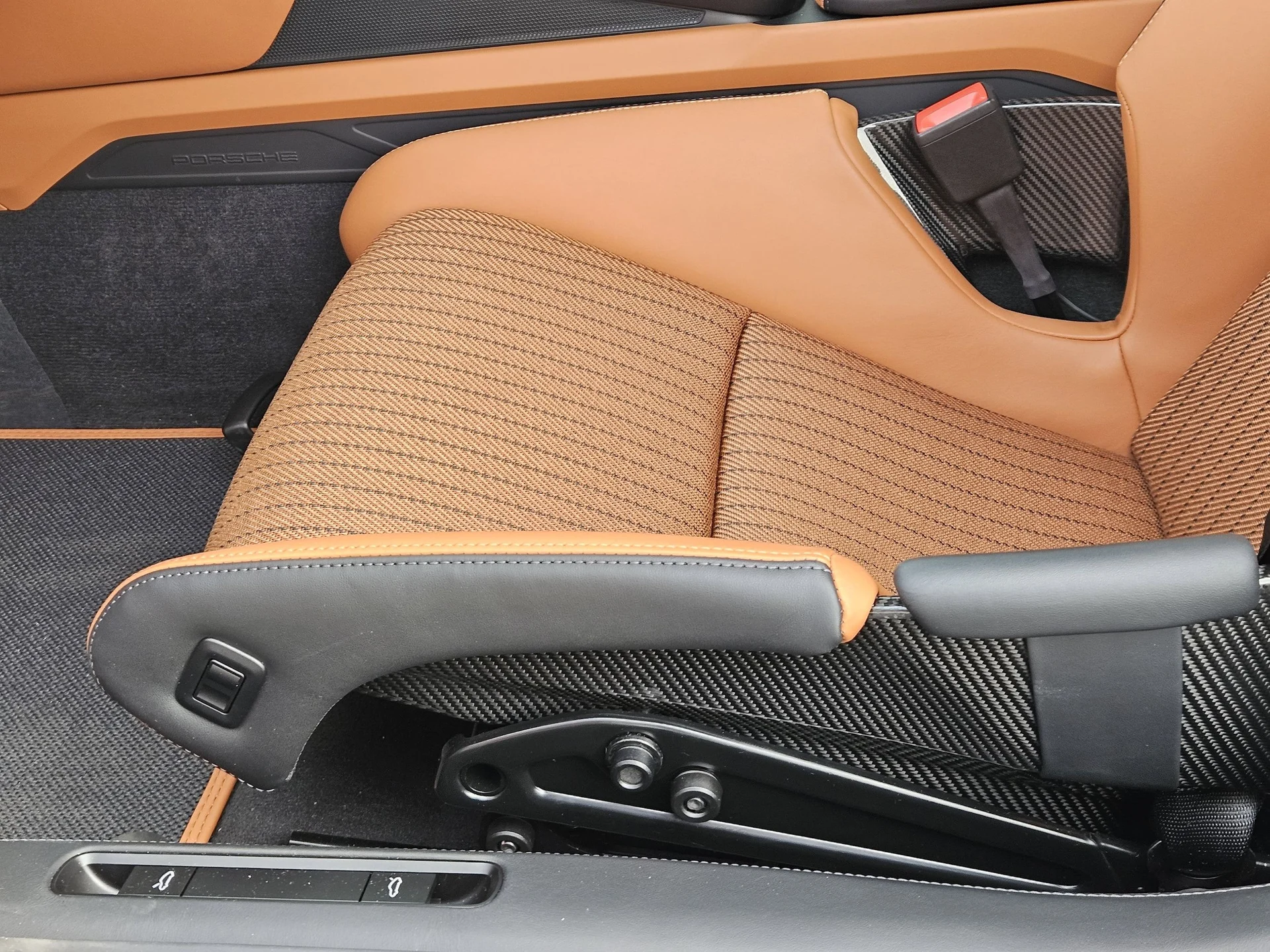 mph024_2558928752_e70a791585f8a116c1b91c8b5e18d75bx_5590f8b2a9