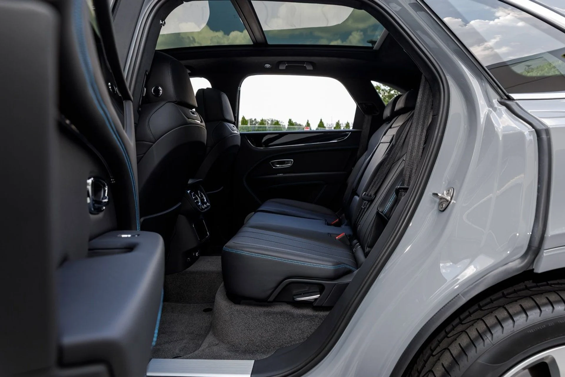 mph024_2560516048_3487eed03c5ff895170aa721e2571d3ax_504bdec997