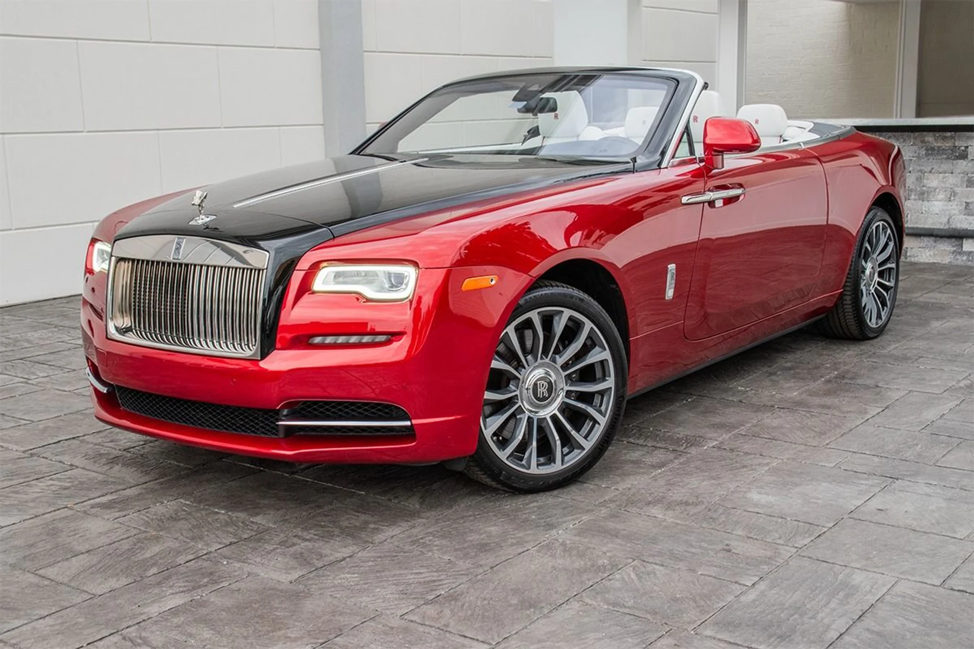 mph024_2564239186_Used_2018_Rolls_Royce_Dawn_1730954781_99cbc78a64