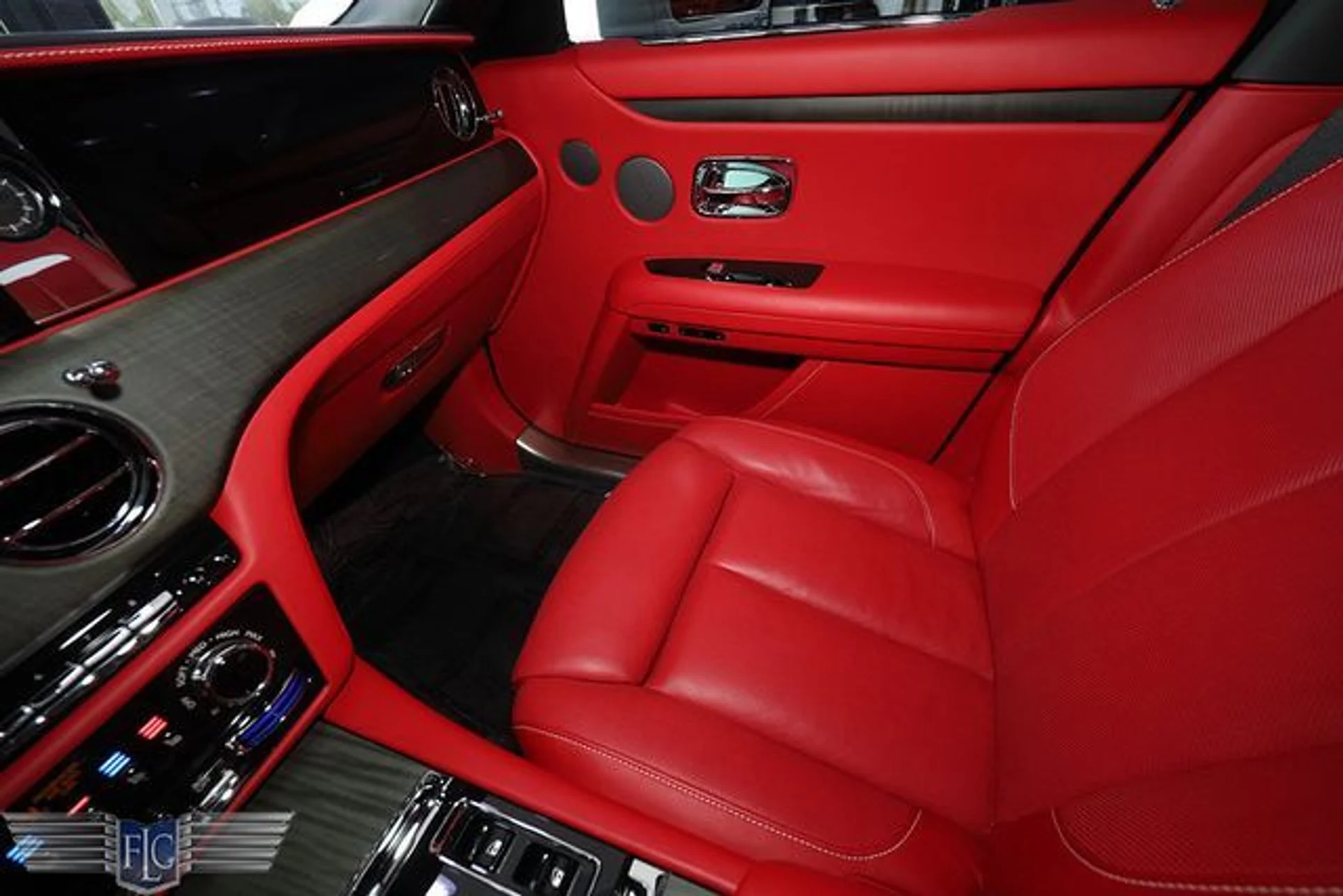 mph024_2575951936_used_2024_rolls_royce_ghost_sedan_6305_23068311_29_640_4ae928c5d9