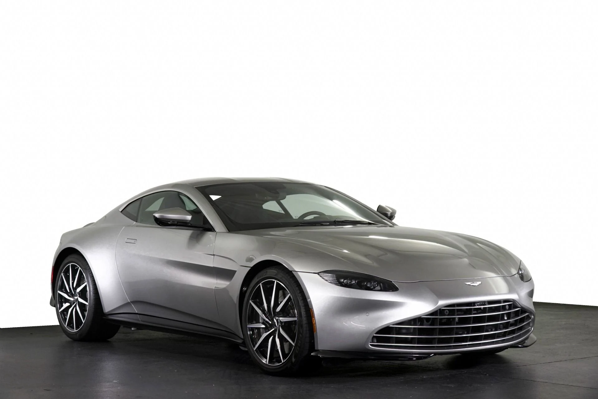 mph024_2577503271_Used_2023_Aston_Martin_Vantage_1770366808_e8039cb2b2