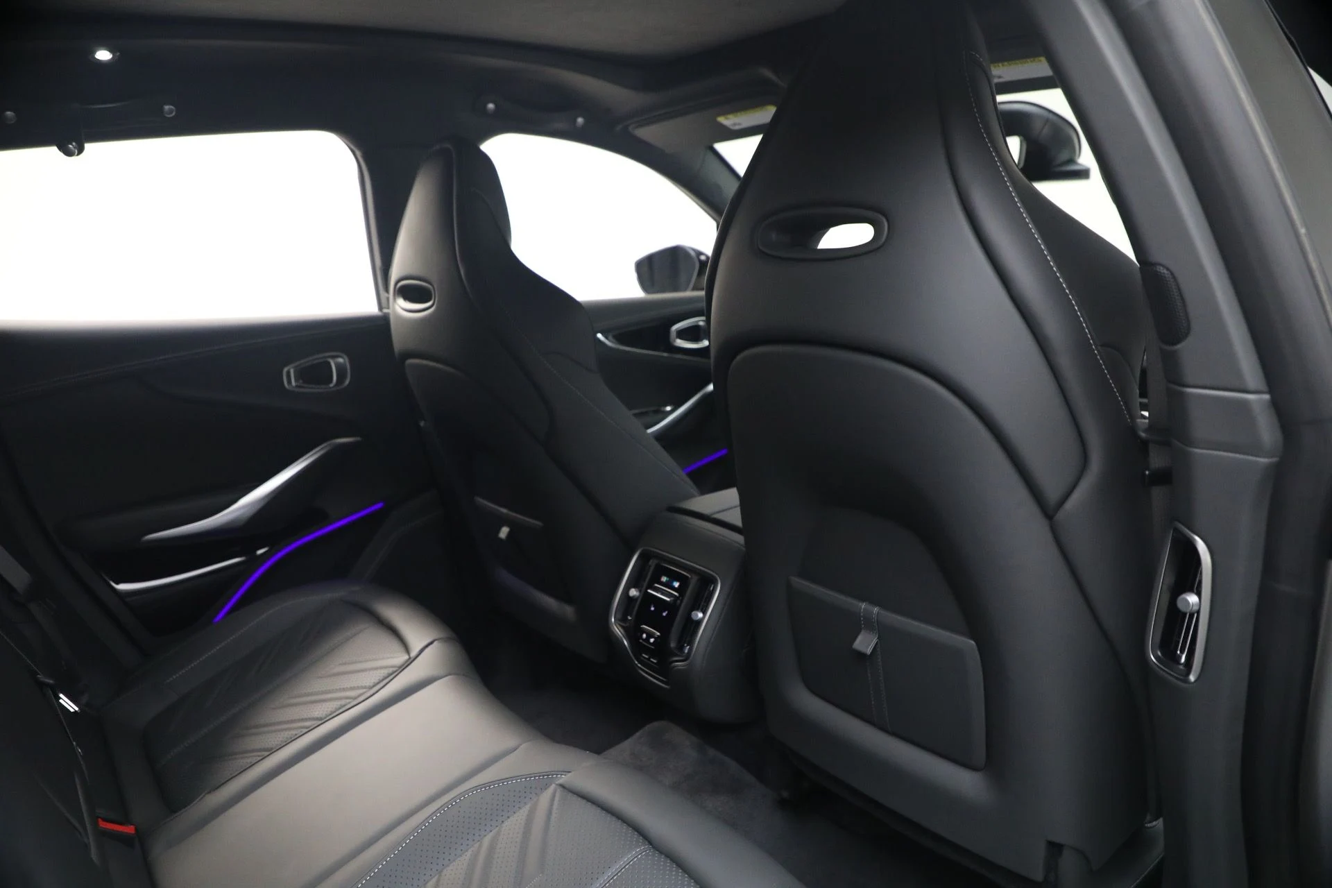 mph024_2583315589_New_2026_Aston_Martin_DBX_S_1779192490_1f45c7d3c3