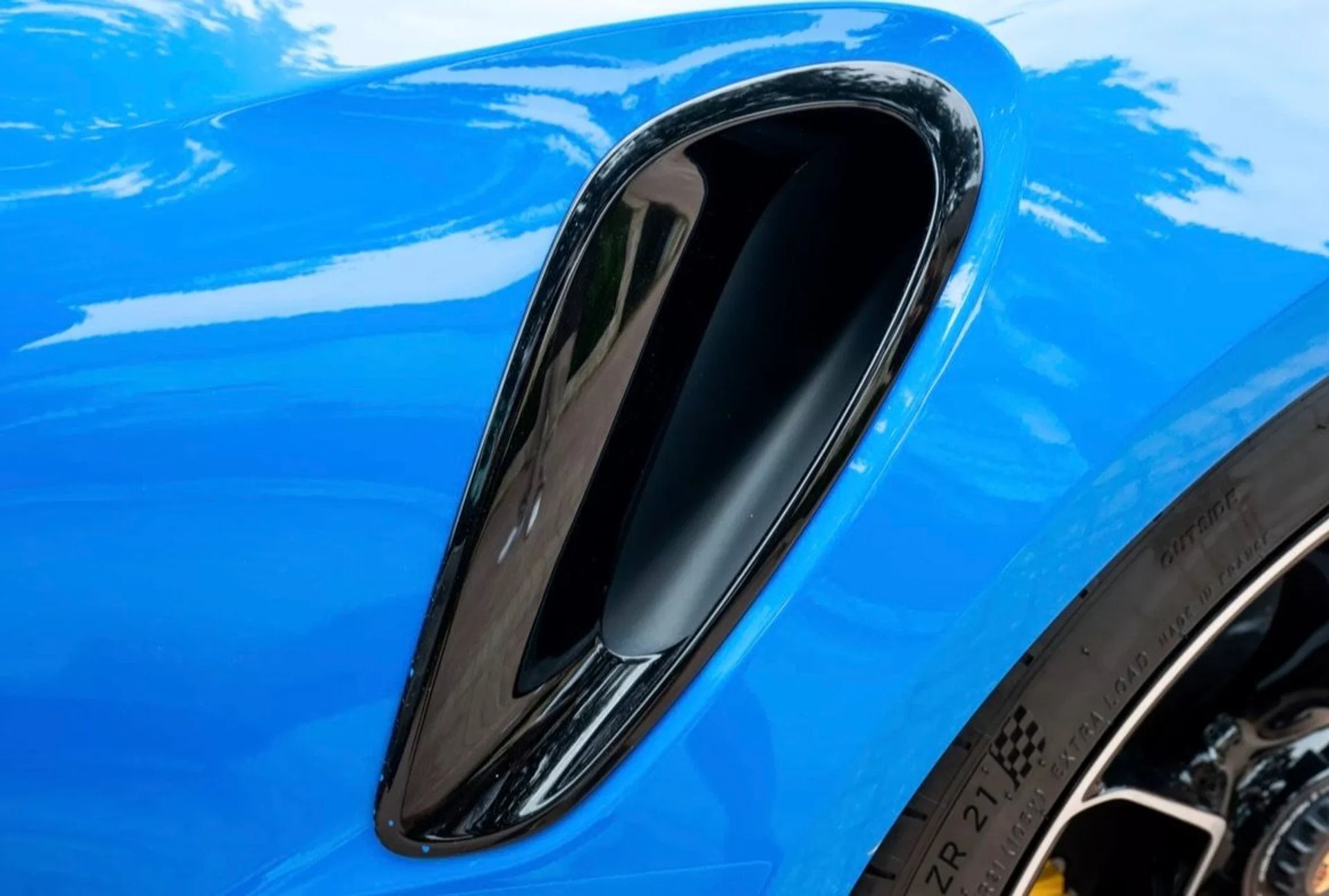 mph024_2583419456_Used_2022_Porsche_911_Turbo_S_1756321881_cd13db26db
