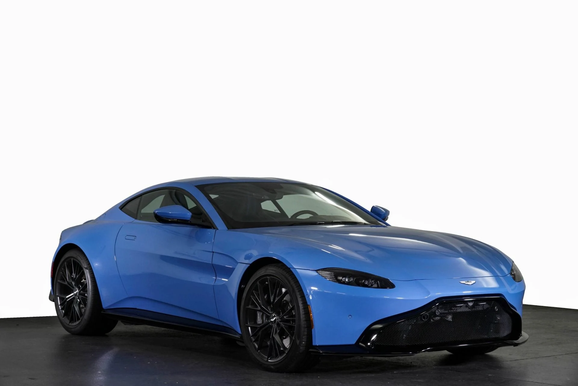 mph024_2585516193_Used_2021_Aston_Martin_Vantage_1770366066_d5b7424beb