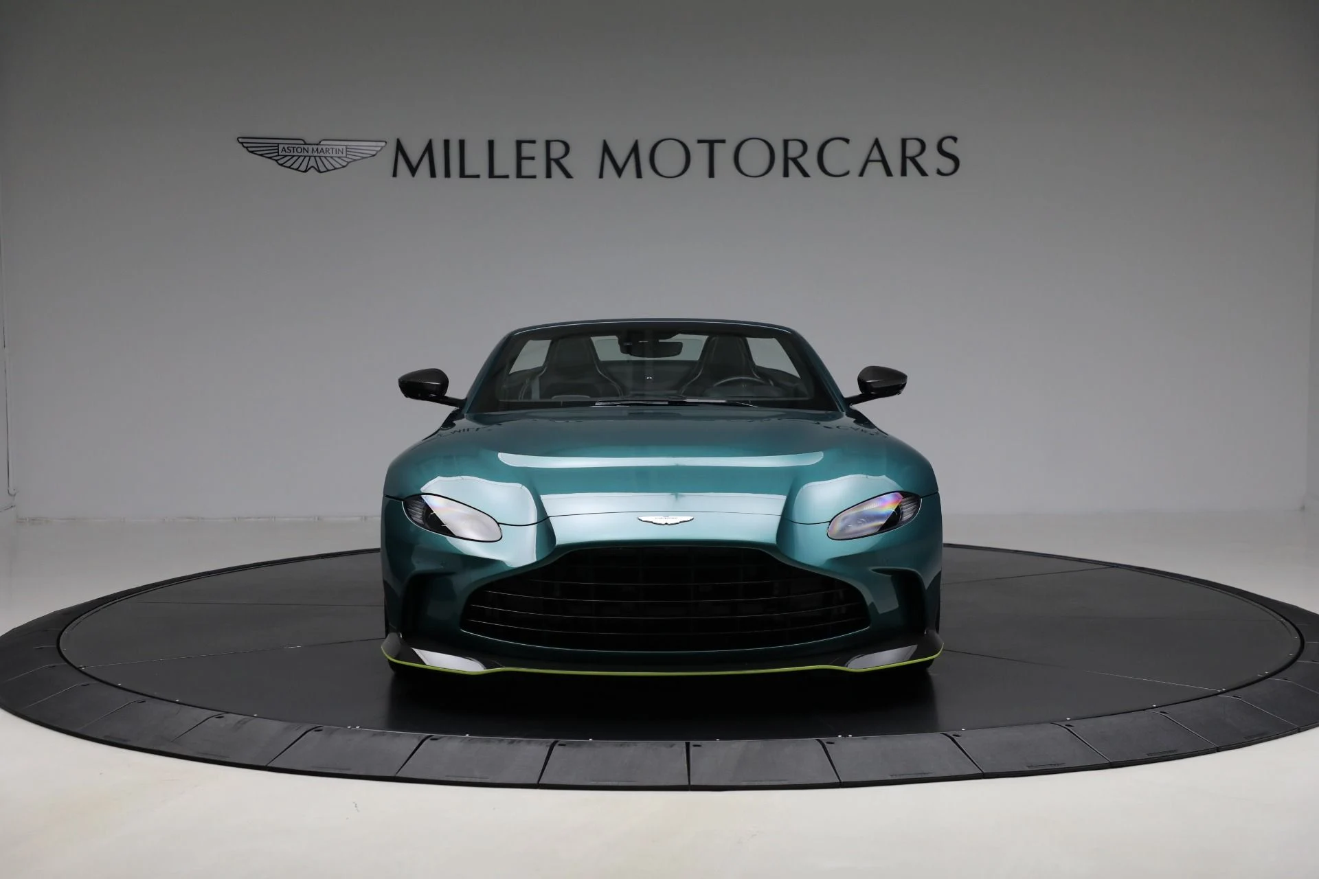mph024_2587540282_Used_2023_Aston_Martin_Vantage_V12_1a493584db