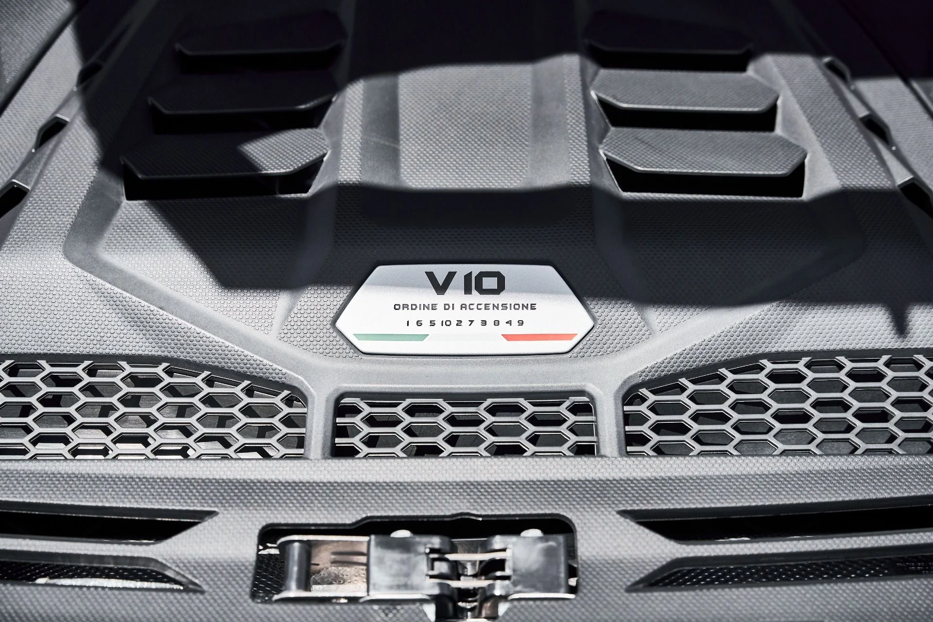 mph024_2591282959_Used_2021_Lamborghini_Huracan_EVO_Base_1780708698_23302924c4