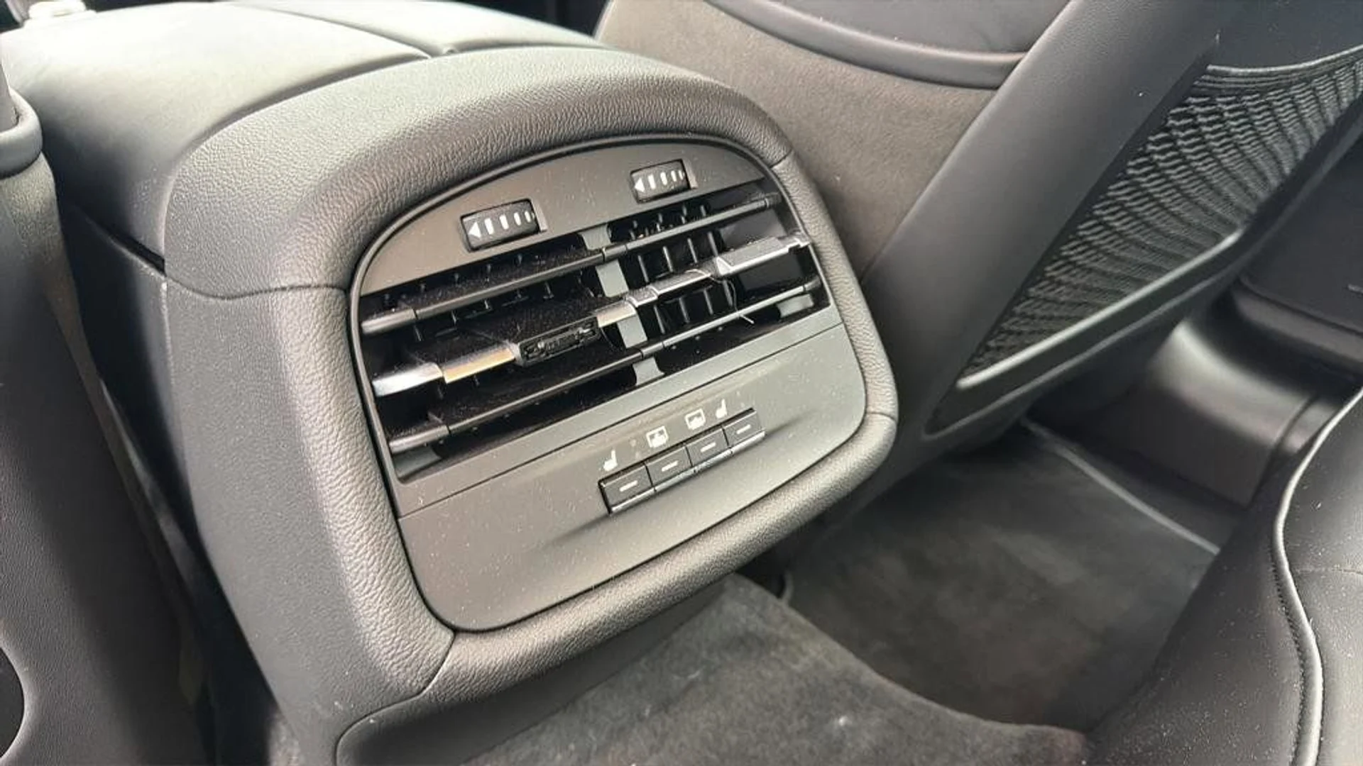 mph024_2598067222_50d1f234a1964bf2a73d1c7b461ba212_4f600b5a2a