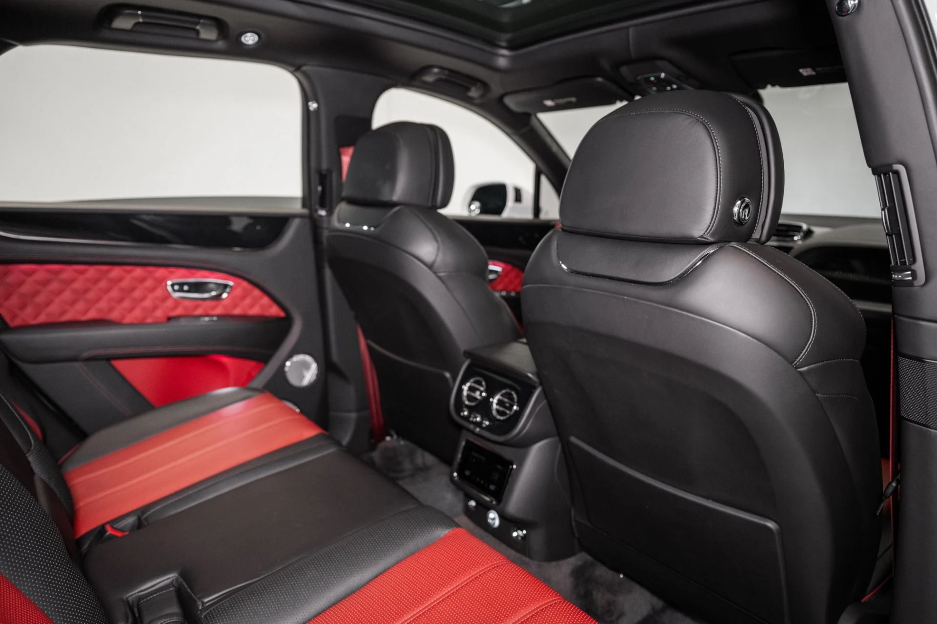 mph024_2602691760_Used_2021_Bentley_Bentayga_V8_1759421364_62030b3e25