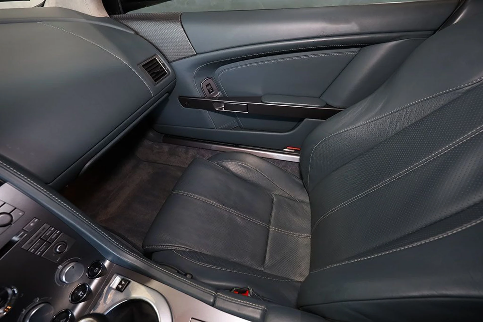 mph024_2609273384_used_2007_aston_martin_db9_2drcoupemanual_9689_21830752_25_1024_743a1315c2