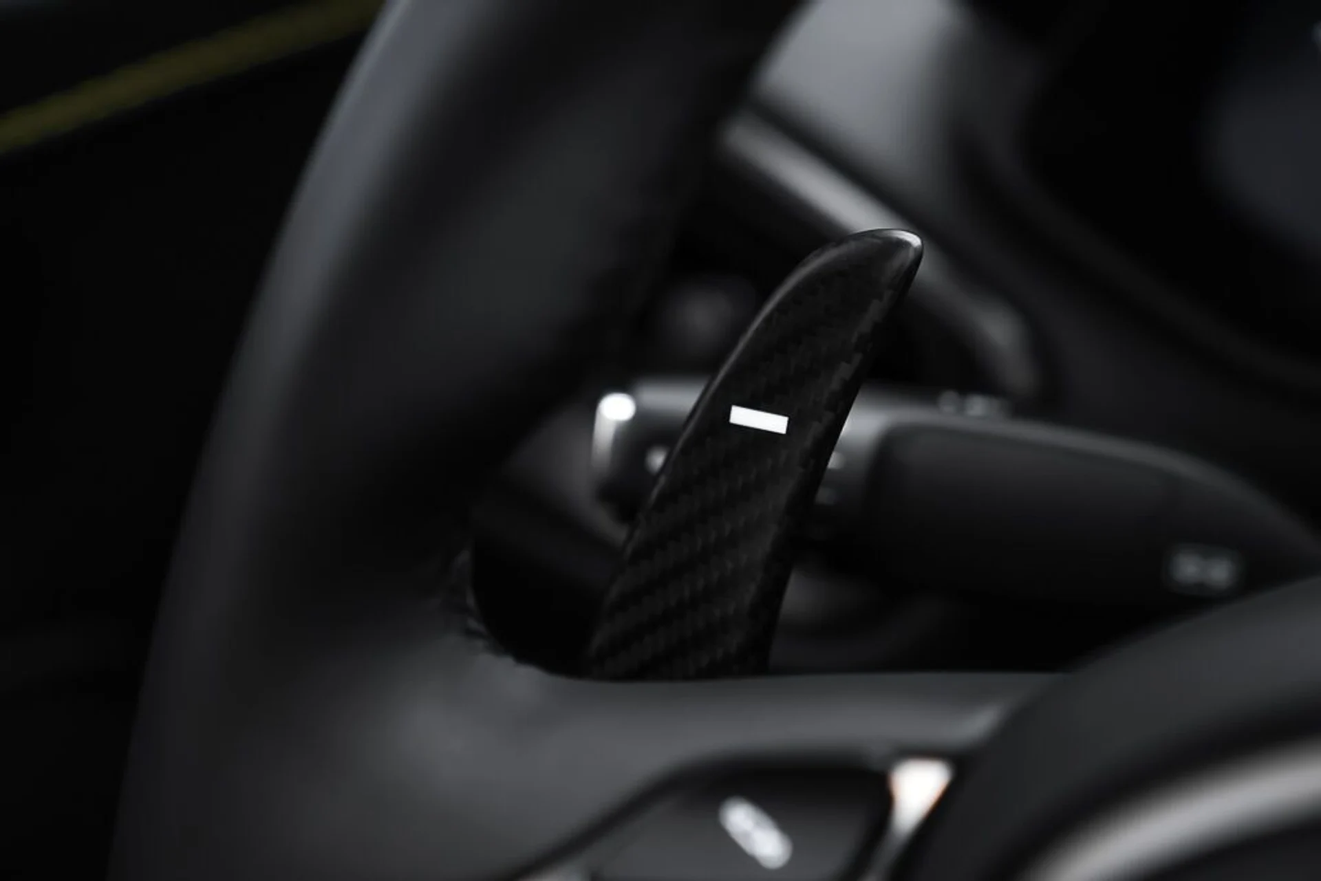 mph024_2615692300_aston_martin_vantage_2023_jpg_v_1773863537_8f8a87812c