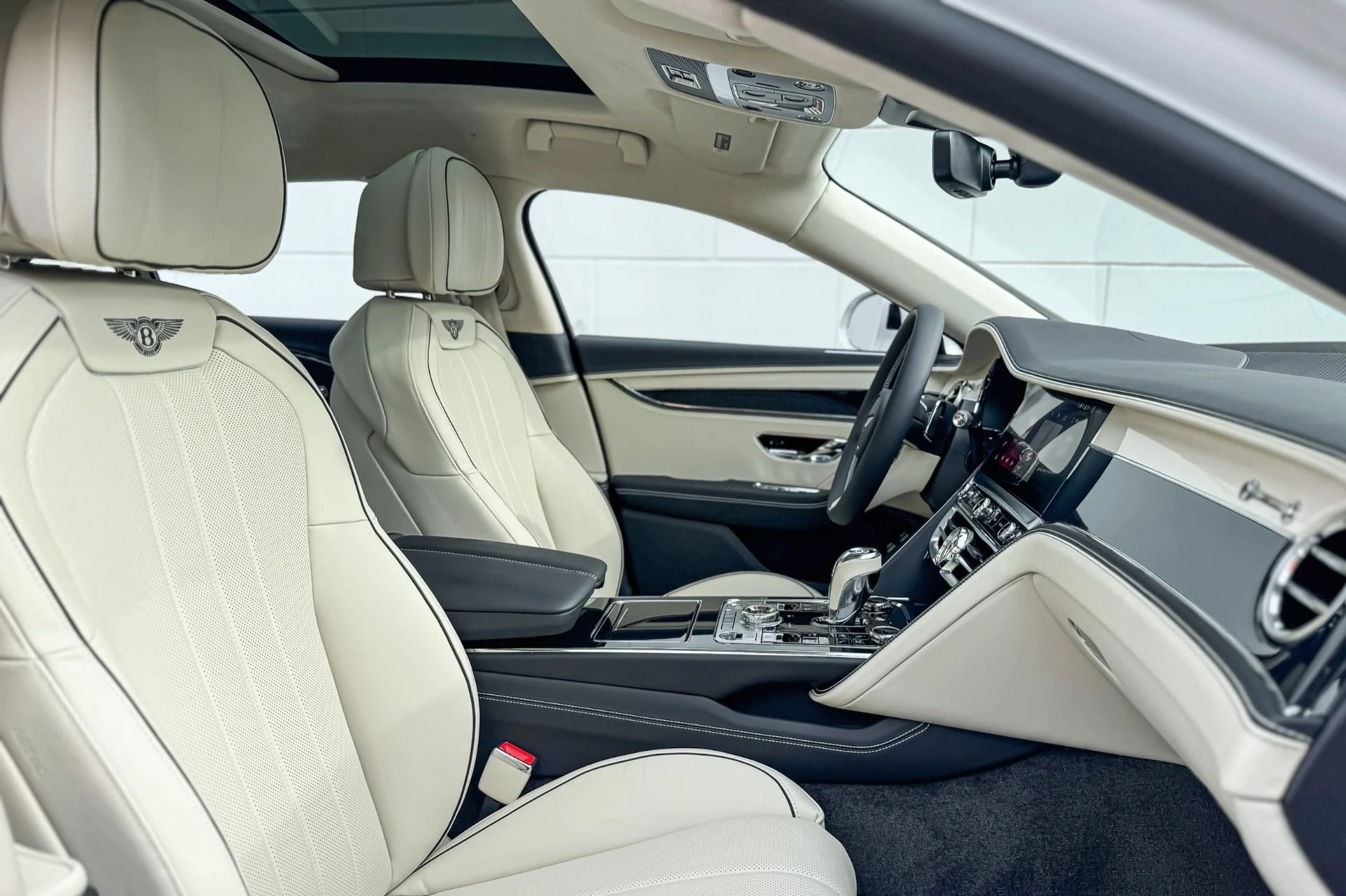 mph024_2625475235_Used_2026_Bentley_Flying_Spur_1784748342_55aa4828ed