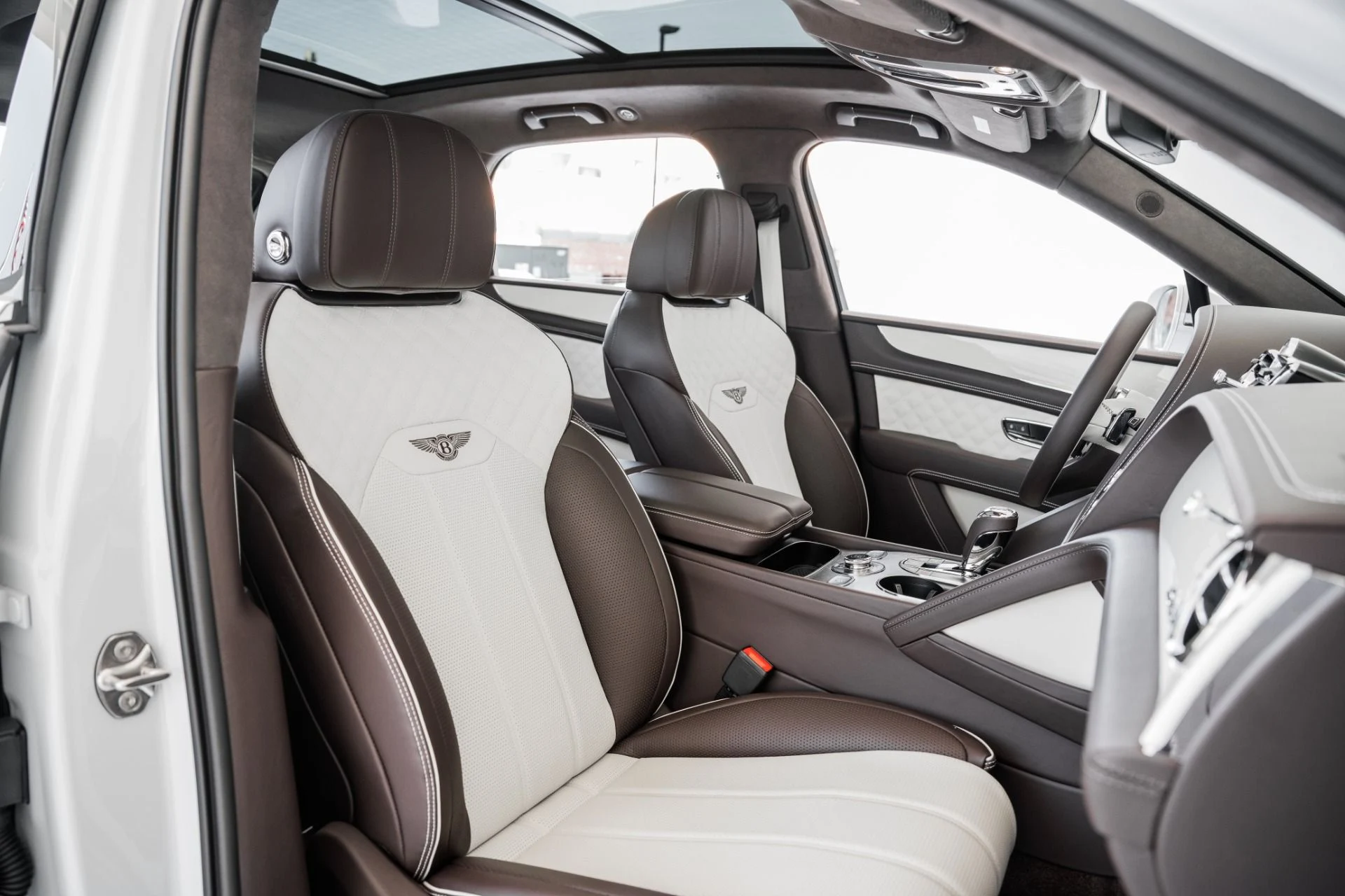 mph024_2631240968_Used_2023_Bentley_Bentayga_Azure_1673896555_bf1d58e140