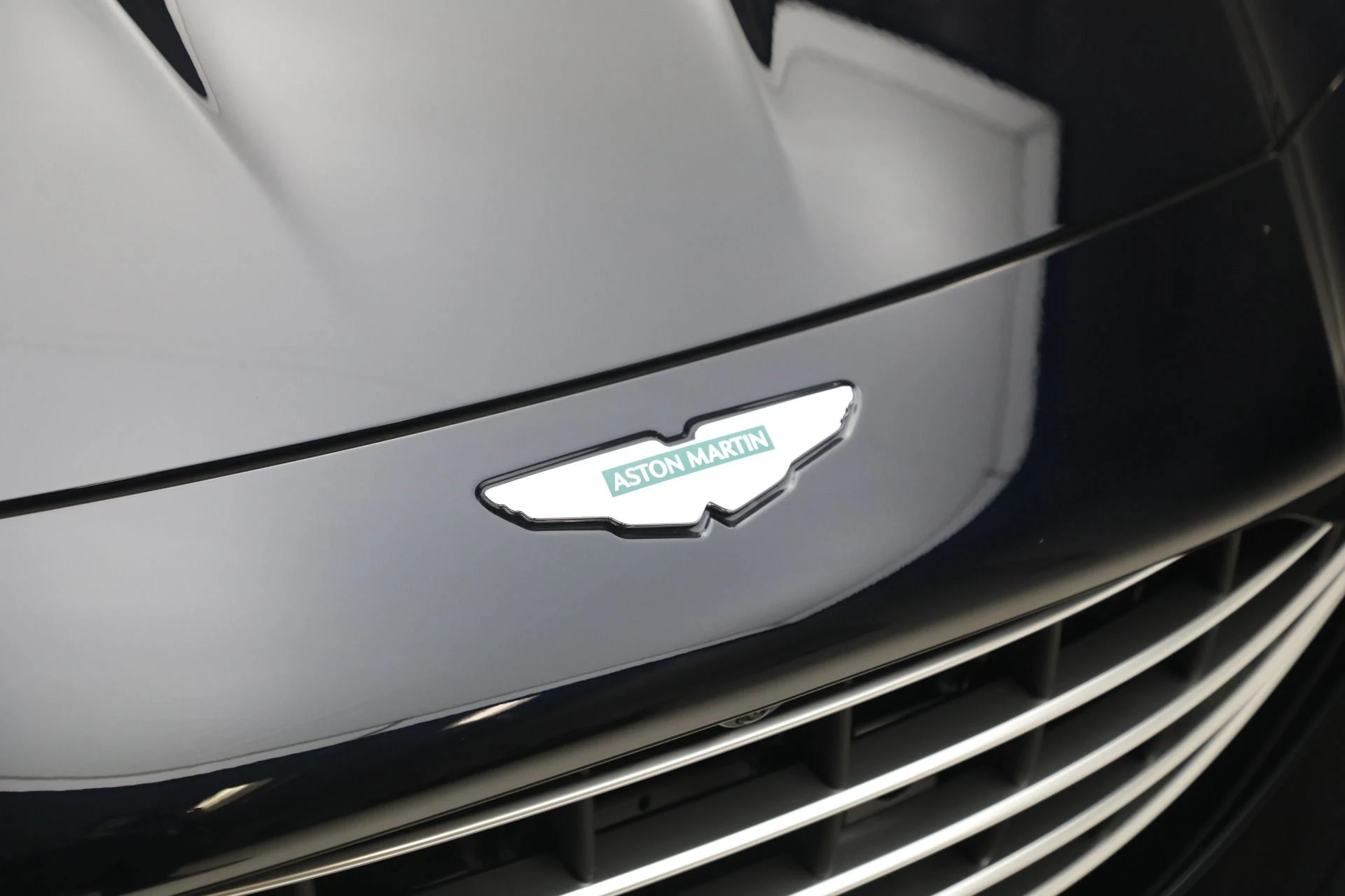 mph024_2631904217_New_2026_Aston_Martin_Vantage_Roadster_1767813695_c216860645