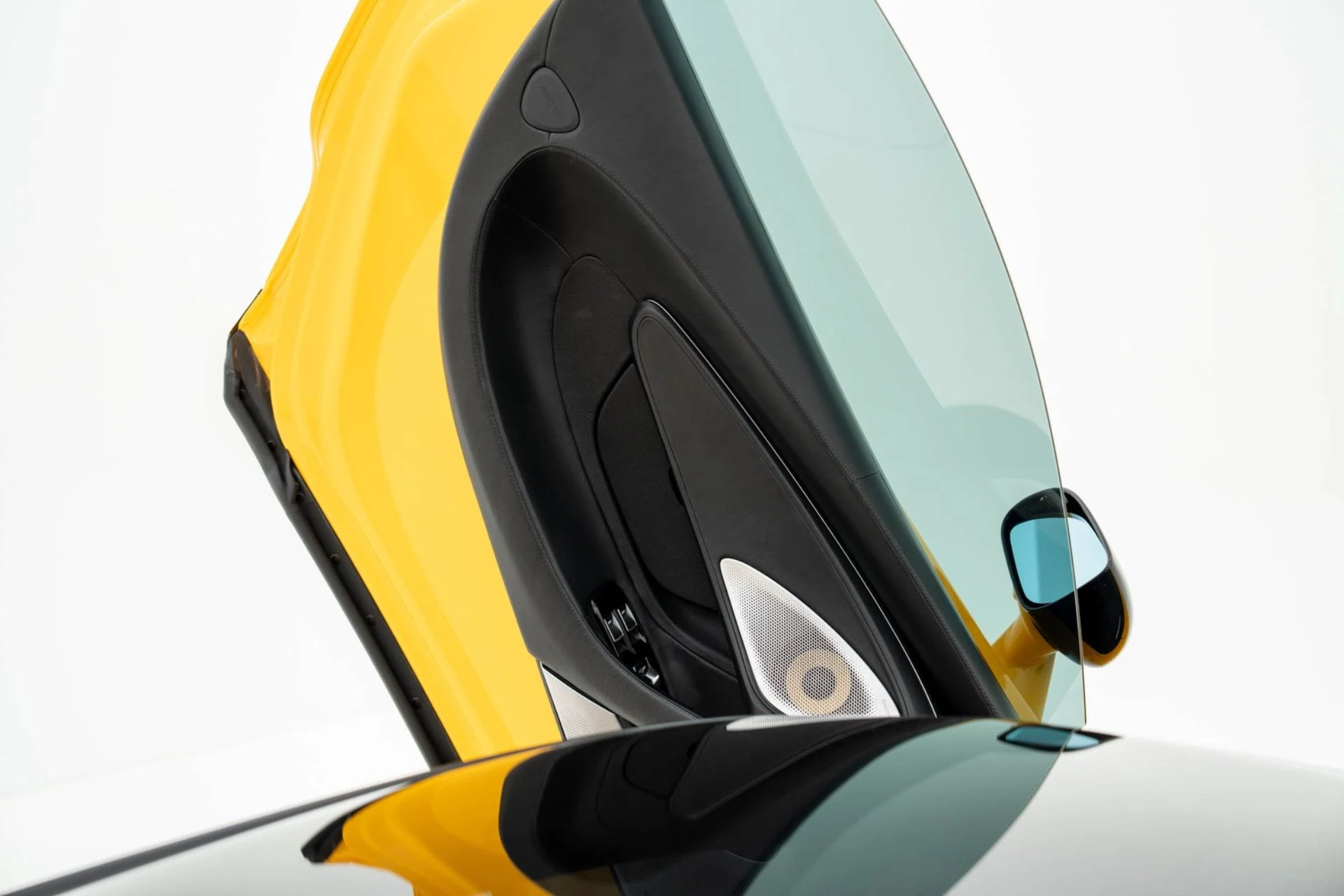 mph024_2640574732_Used_2023_Mc_Laren_GT_1774627647_0635aa6236