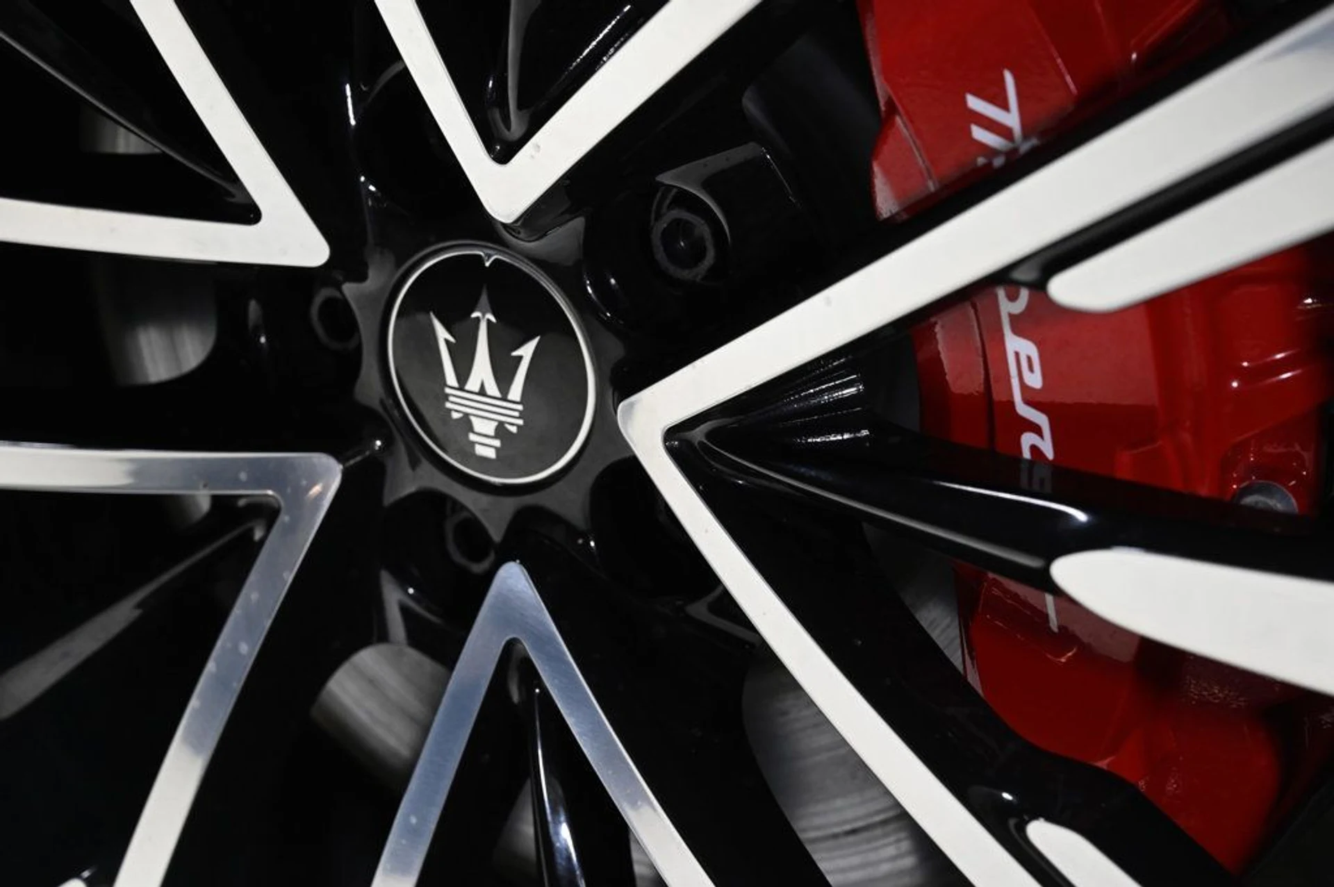 mph024_2648119005_used_2025_maserati_grecale_modena_11350_22941756_24_1024_379bc76b0d