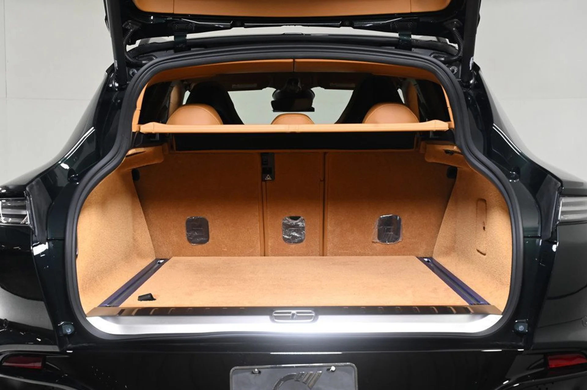 mph024_2648911056_new_2026_aston_martin_dbx_707awd_11350_22969412_24_1024_43abd1338b