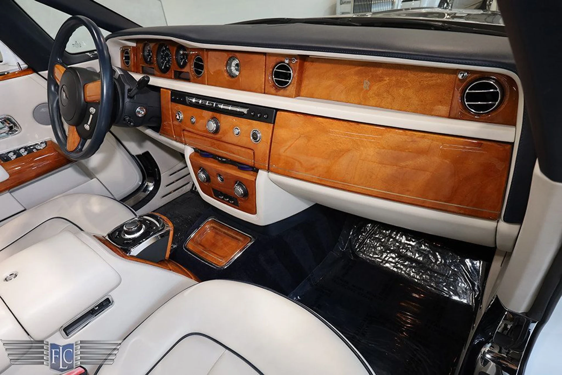 mph024_2650099686_used_2014_rolls_royce_phantom_drophead_coupe_9689_22941725_25_1024_cfa0efcbdf