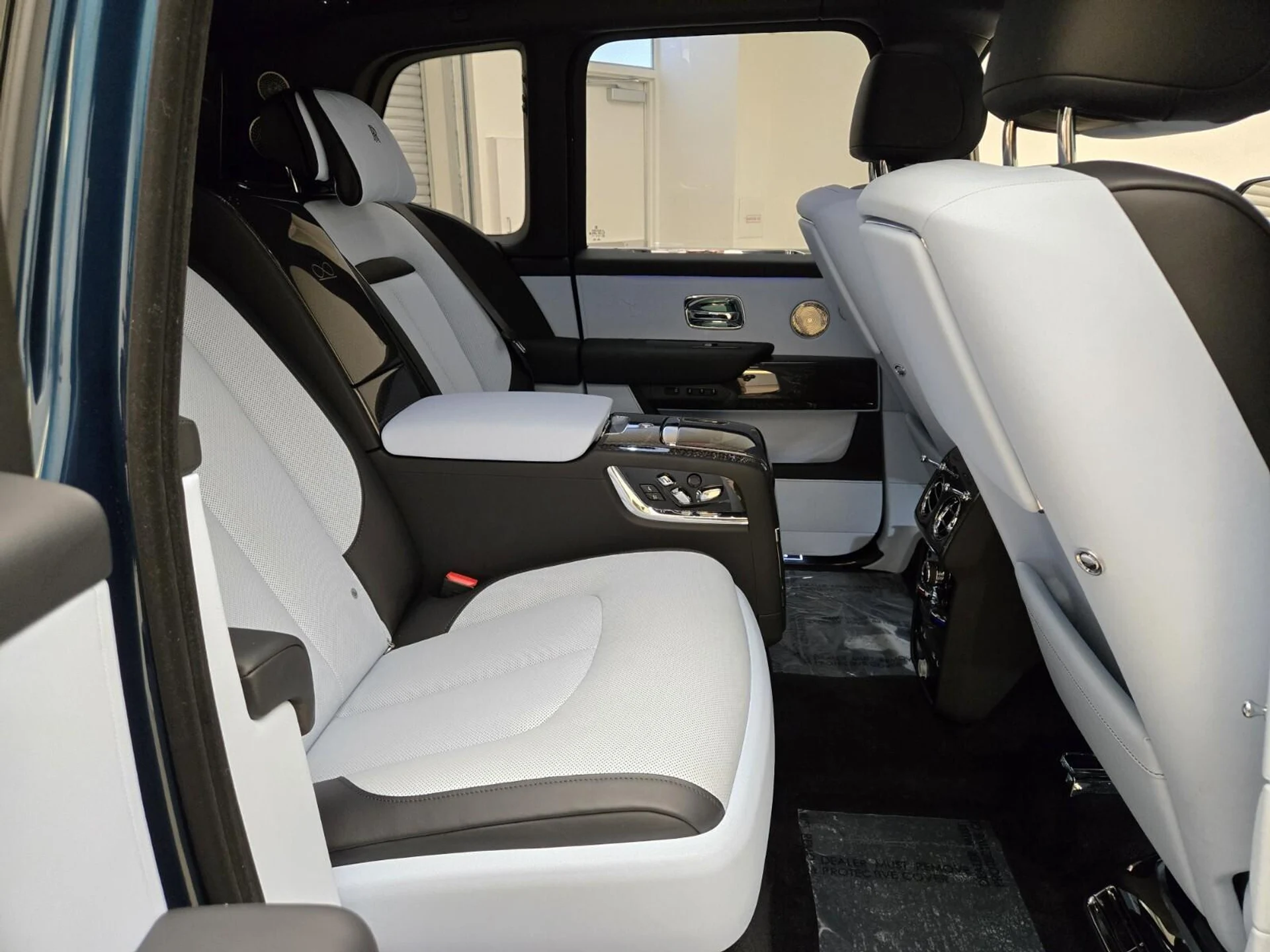 mph024_2651040631_Used_2025_Rolls_Royce_Cullinan_Black_Badge_1770446943_bf1ae07d28