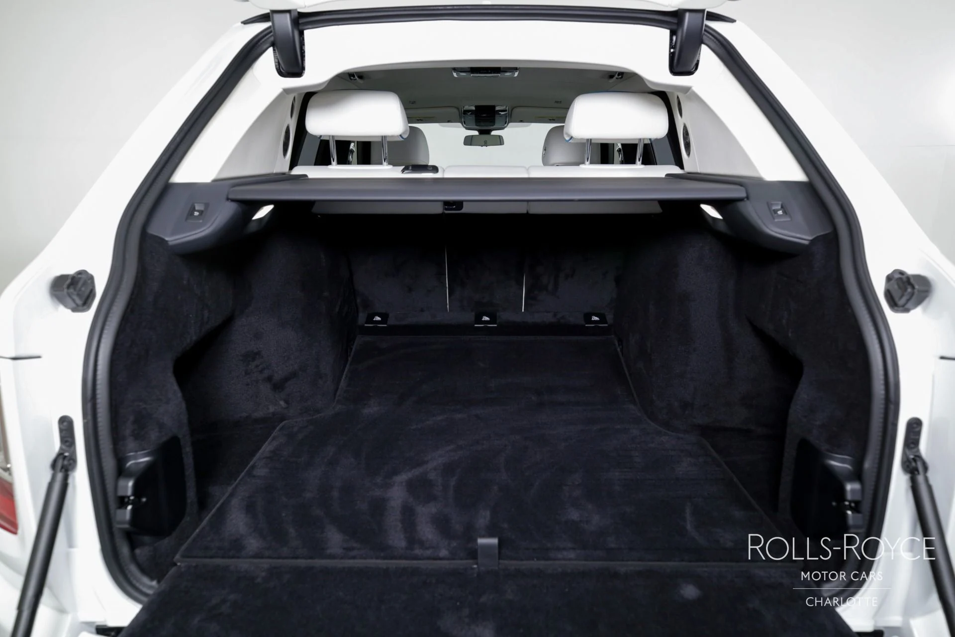 mph024_2652439019_Used_2023_Rolls_Royce_Cullinan_1709308127_0f8f78a312