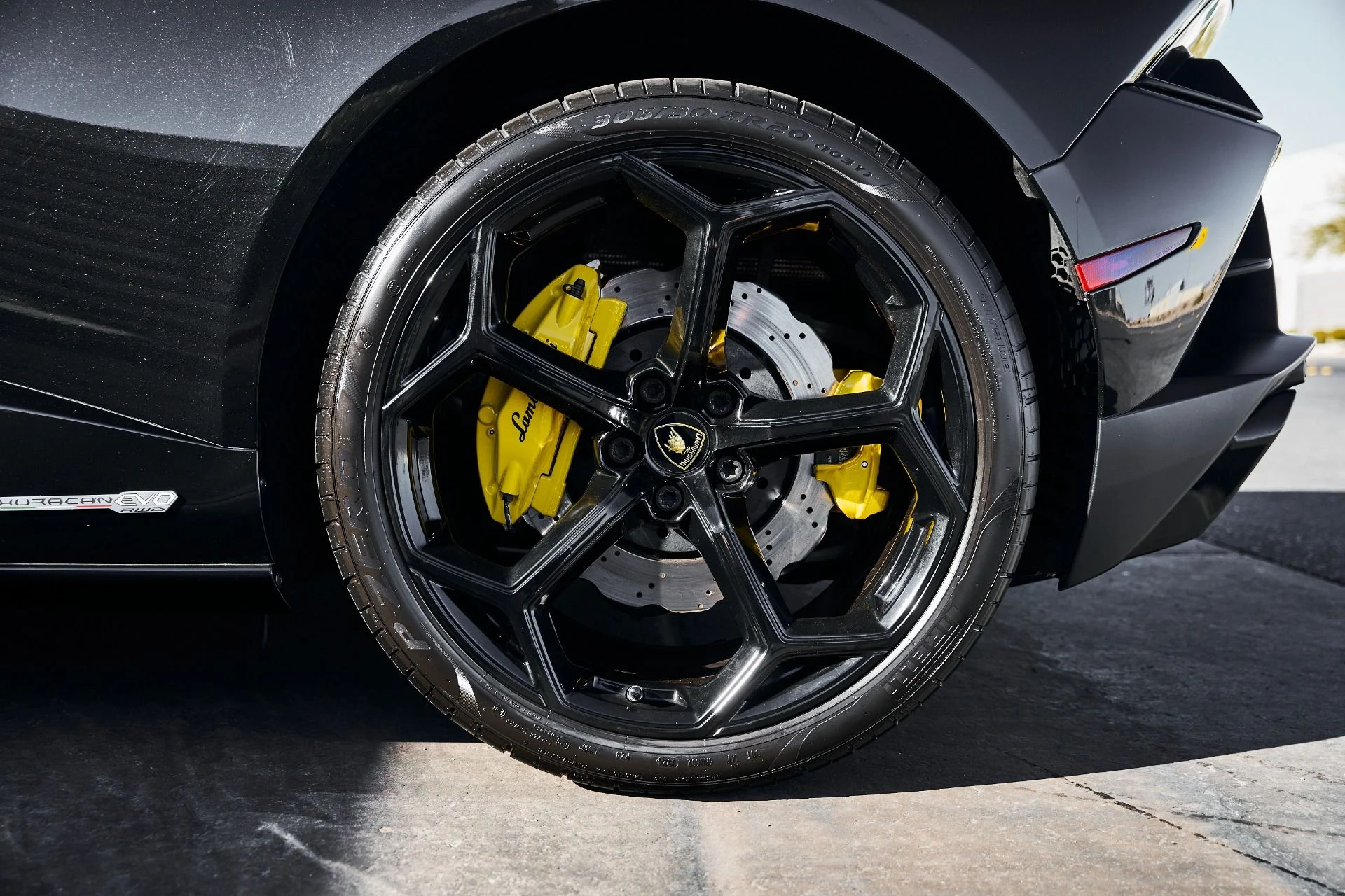 mph024_2656715821_Used_2021_Lamborghini_Huracan_EVO_Base_1774404965_47c12bb099