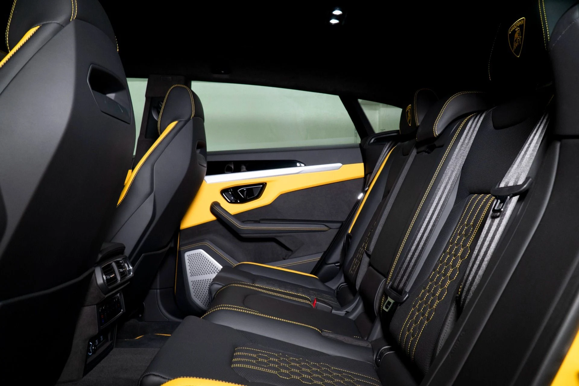 mph024_2659206719_Used_2025_Lamborghini_Urus_SE_1777525057_a1b9dec7f7